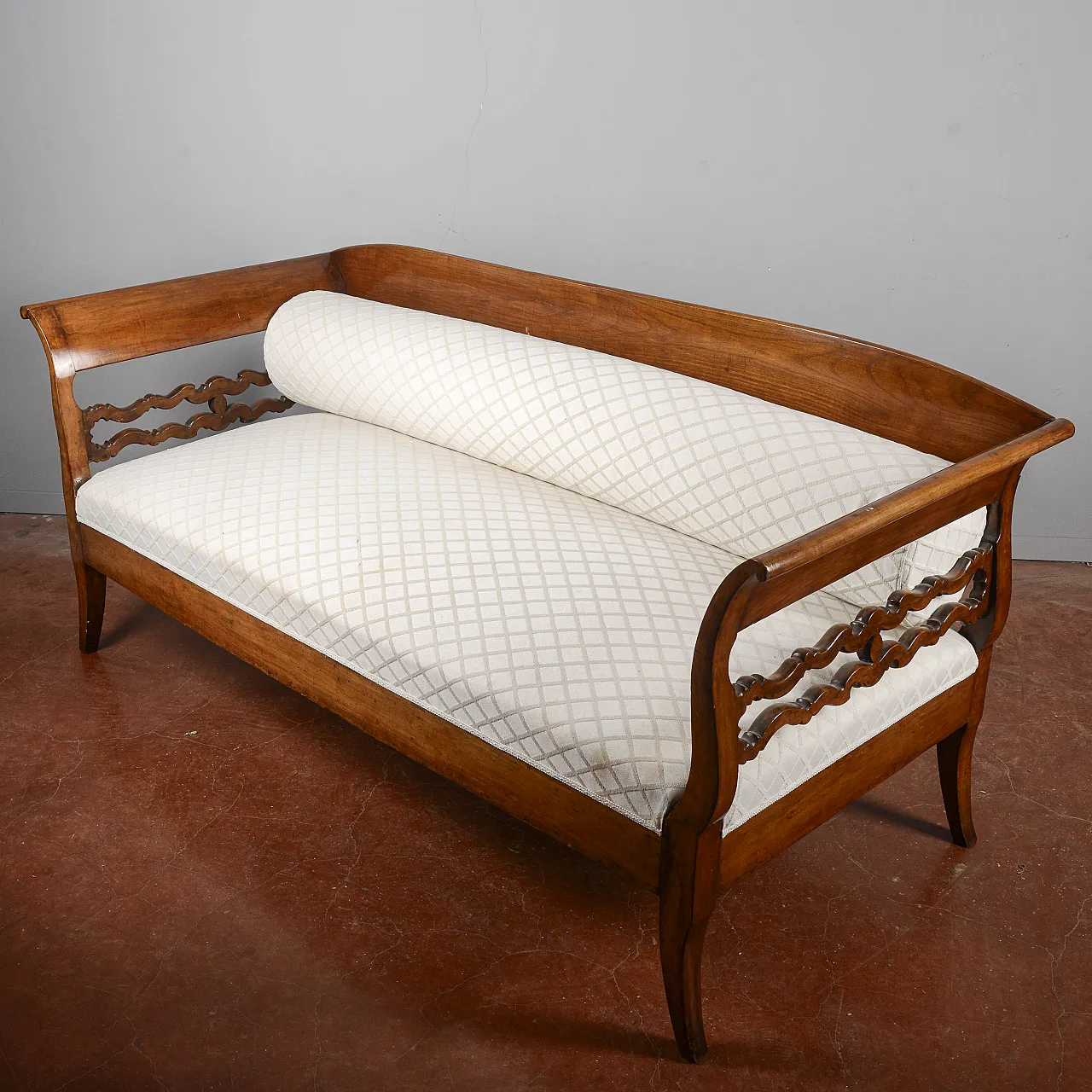 Walnut sofa with roller, 19th century 2