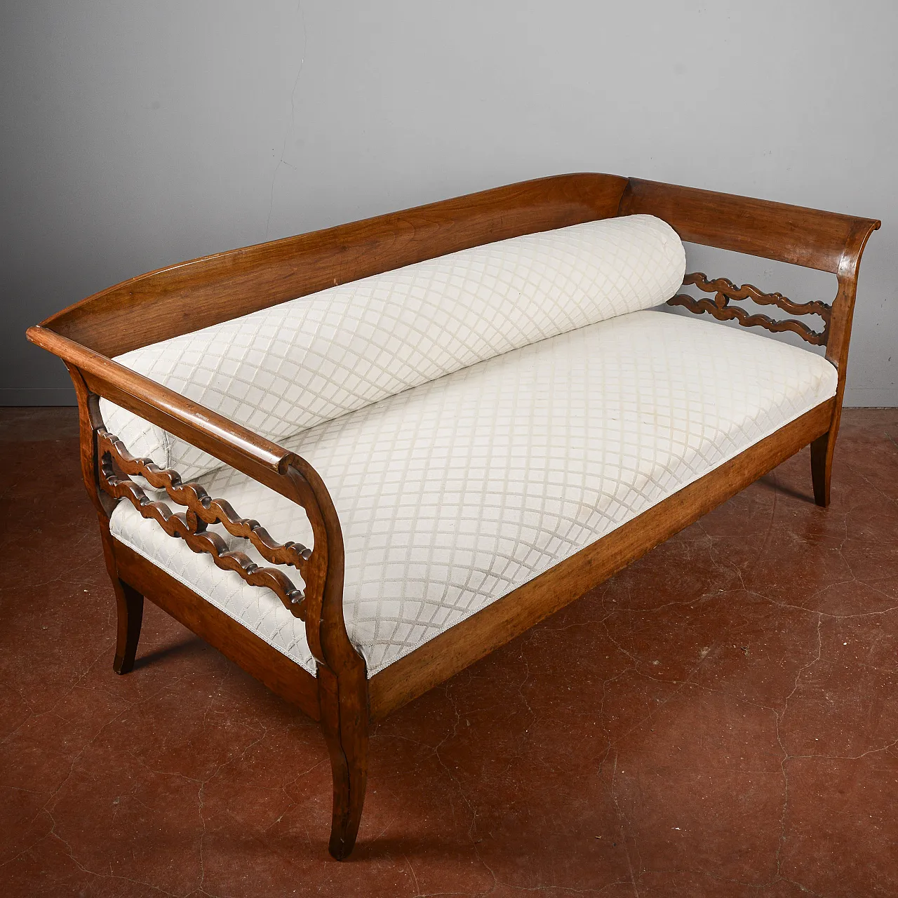 Walnut sofa with roller, 19th century 3