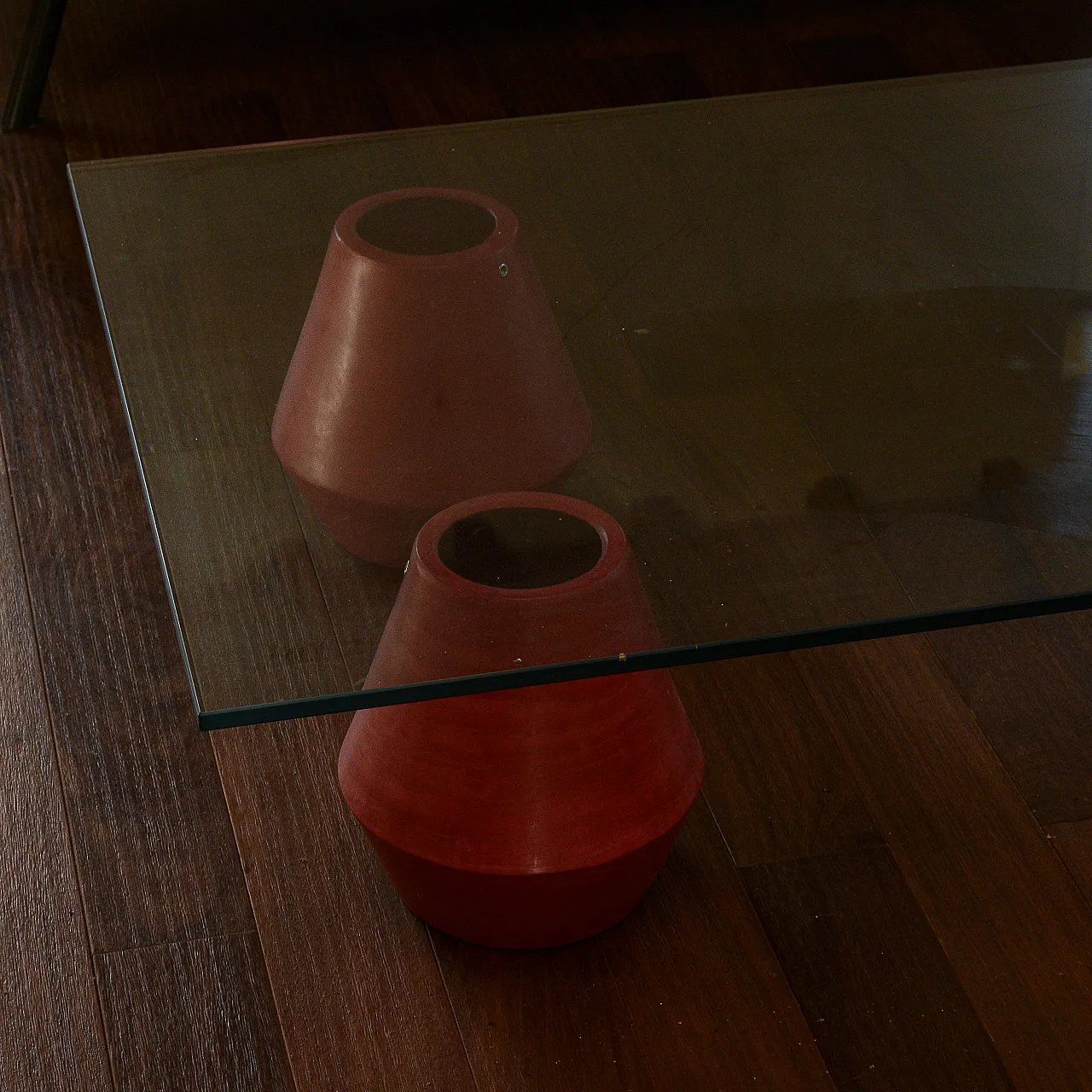 Coffee table in glass with ceramic vases as basis, 20th century 1