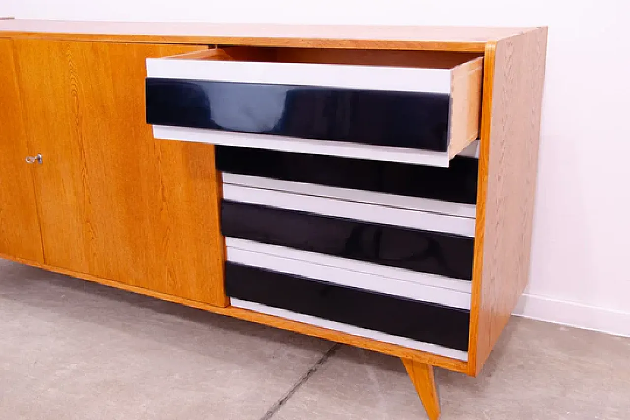 Credenza U-460 di Jiri Jiroutek per Interior Praha, anni '60 2