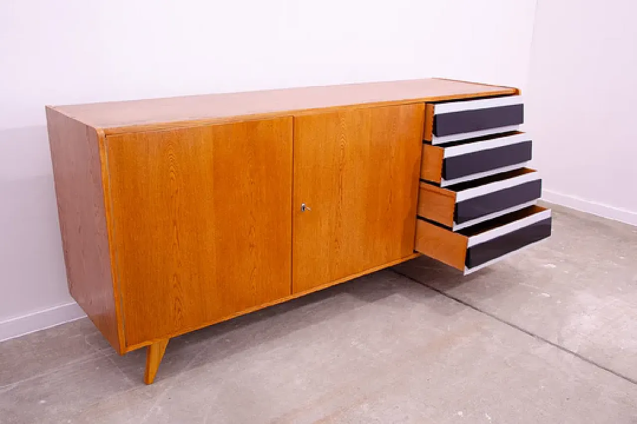 Credenza U-460 di Jiri Jiroutek per Interior Praha, anni '60 3