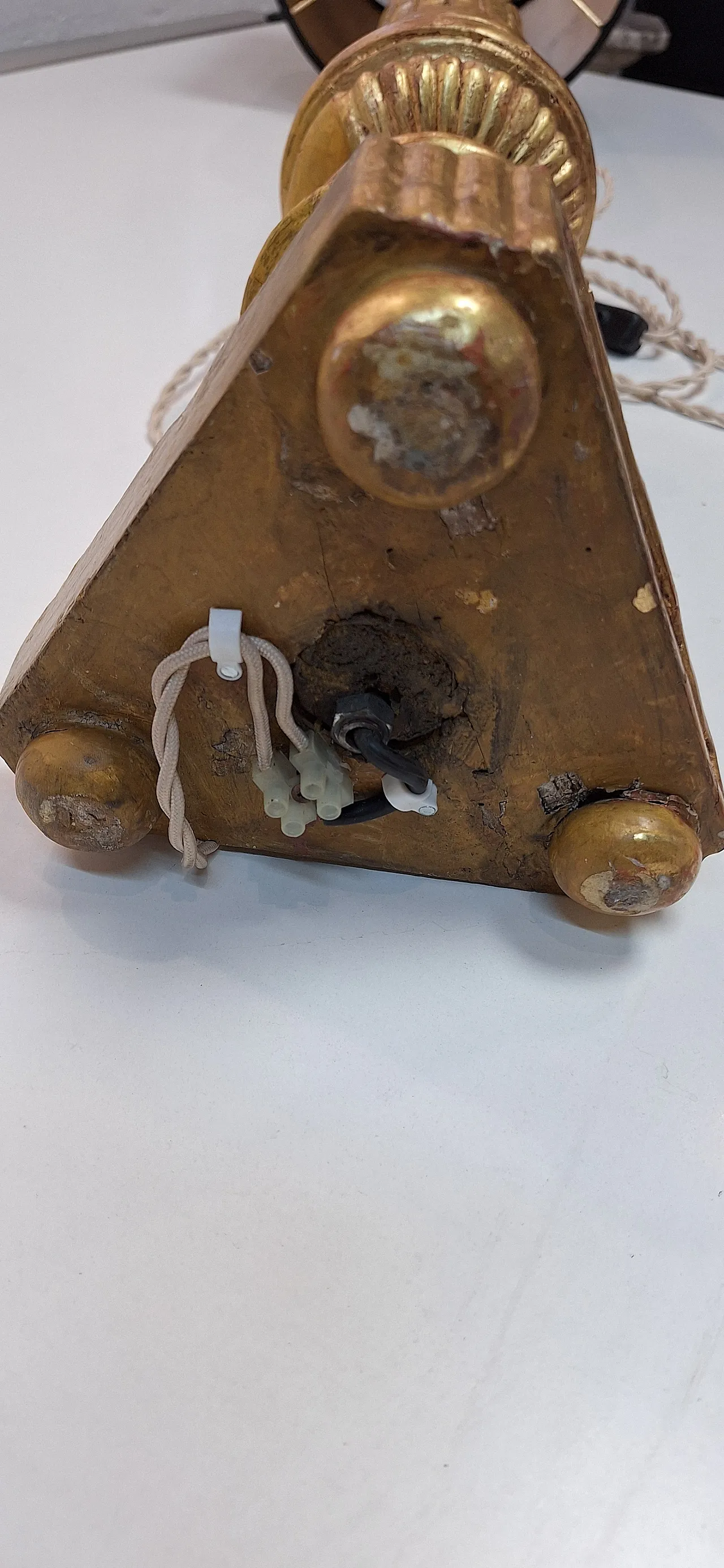 Carved and gilded wooden candelabra, Baroque style, 19th century 20