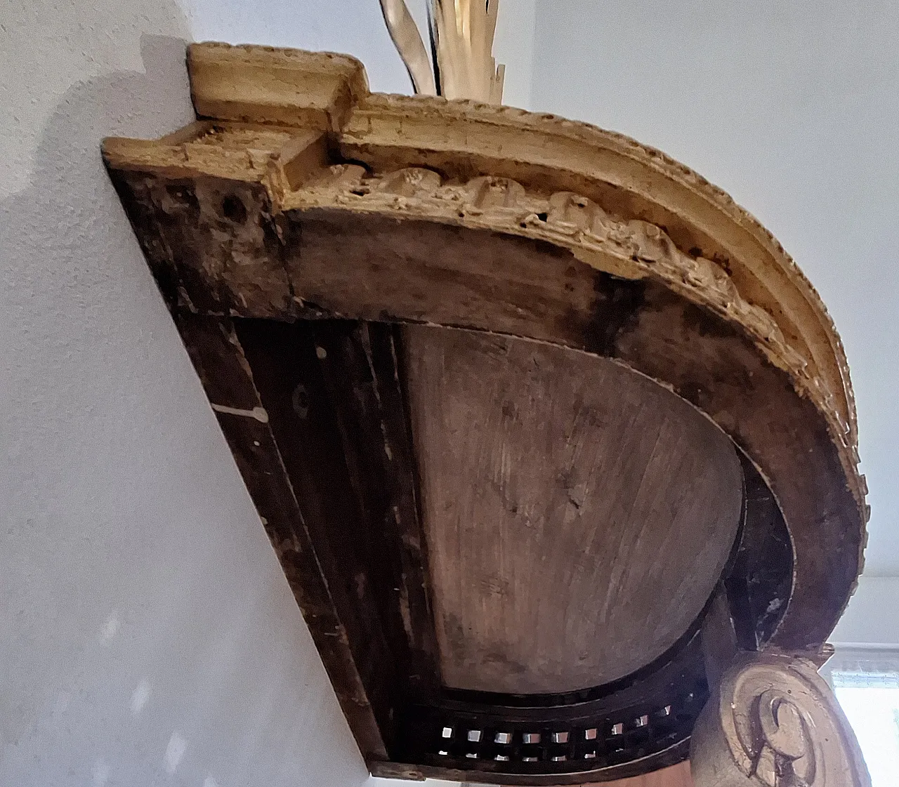 Console table carved wood with gilded leaf and faux marble top, 20th c 11