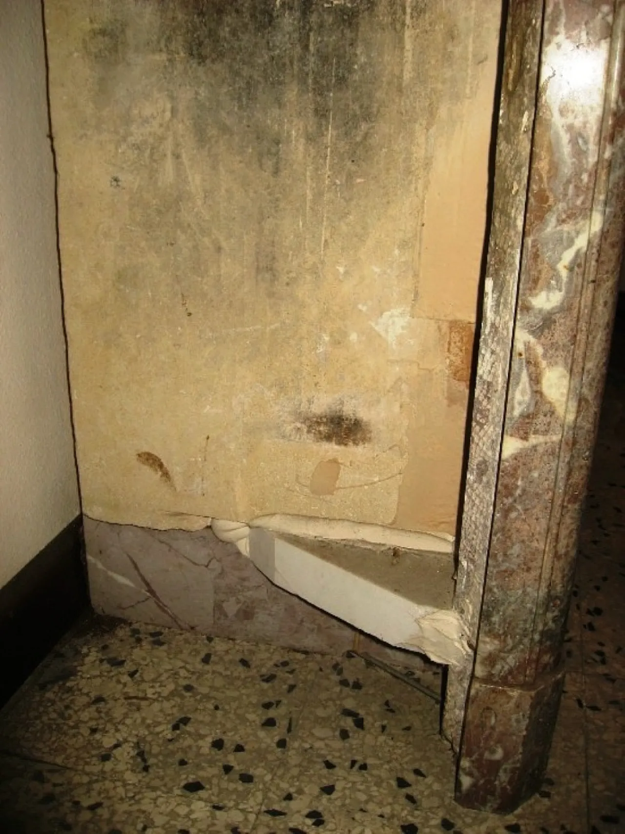 Fireplace in Belgian breccia marble, 29th century 9