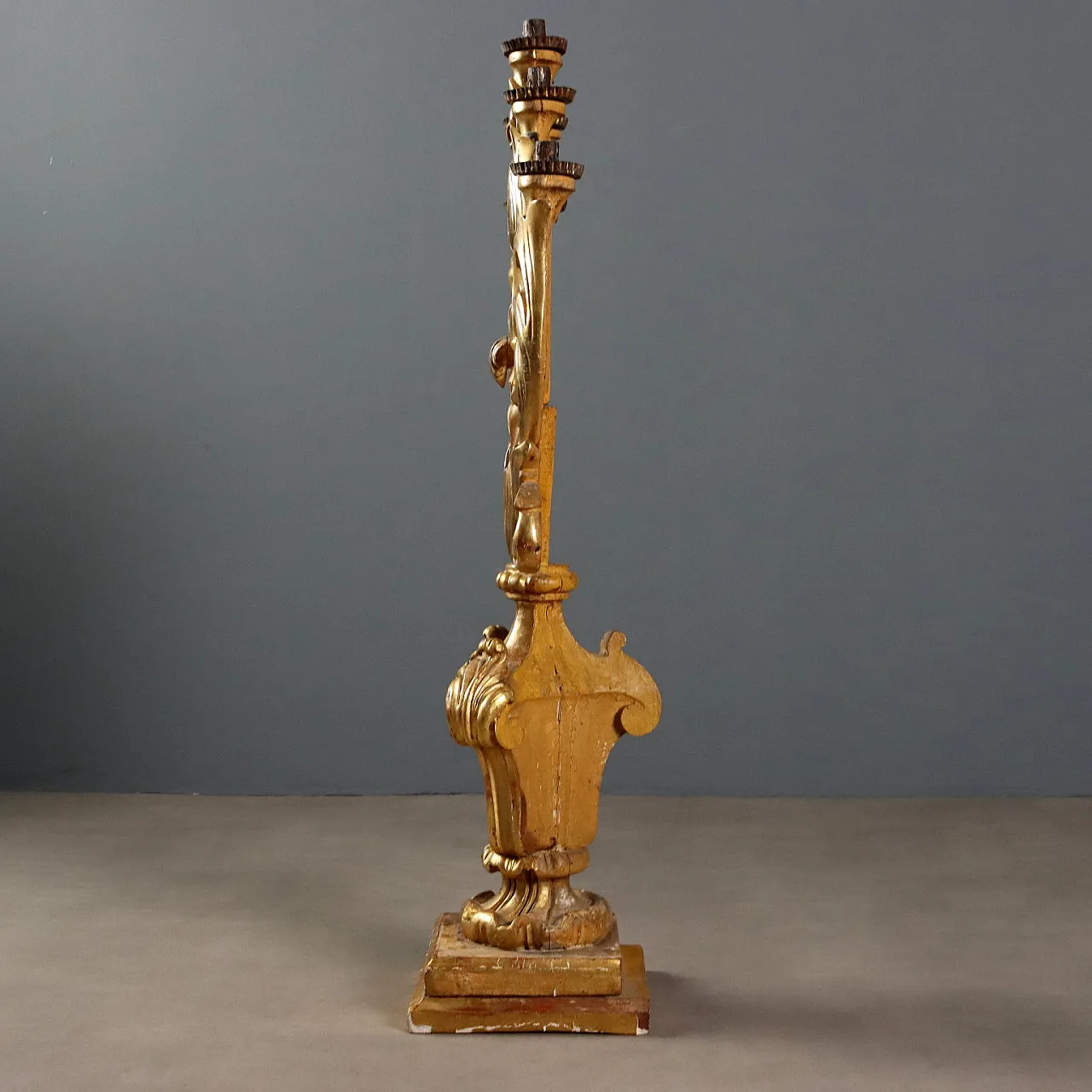 Coppia di torcieri in legno dorato, '700 5