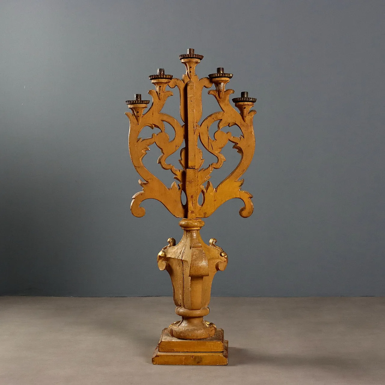 Coppia di torcieri in legno dorato, '700 6
