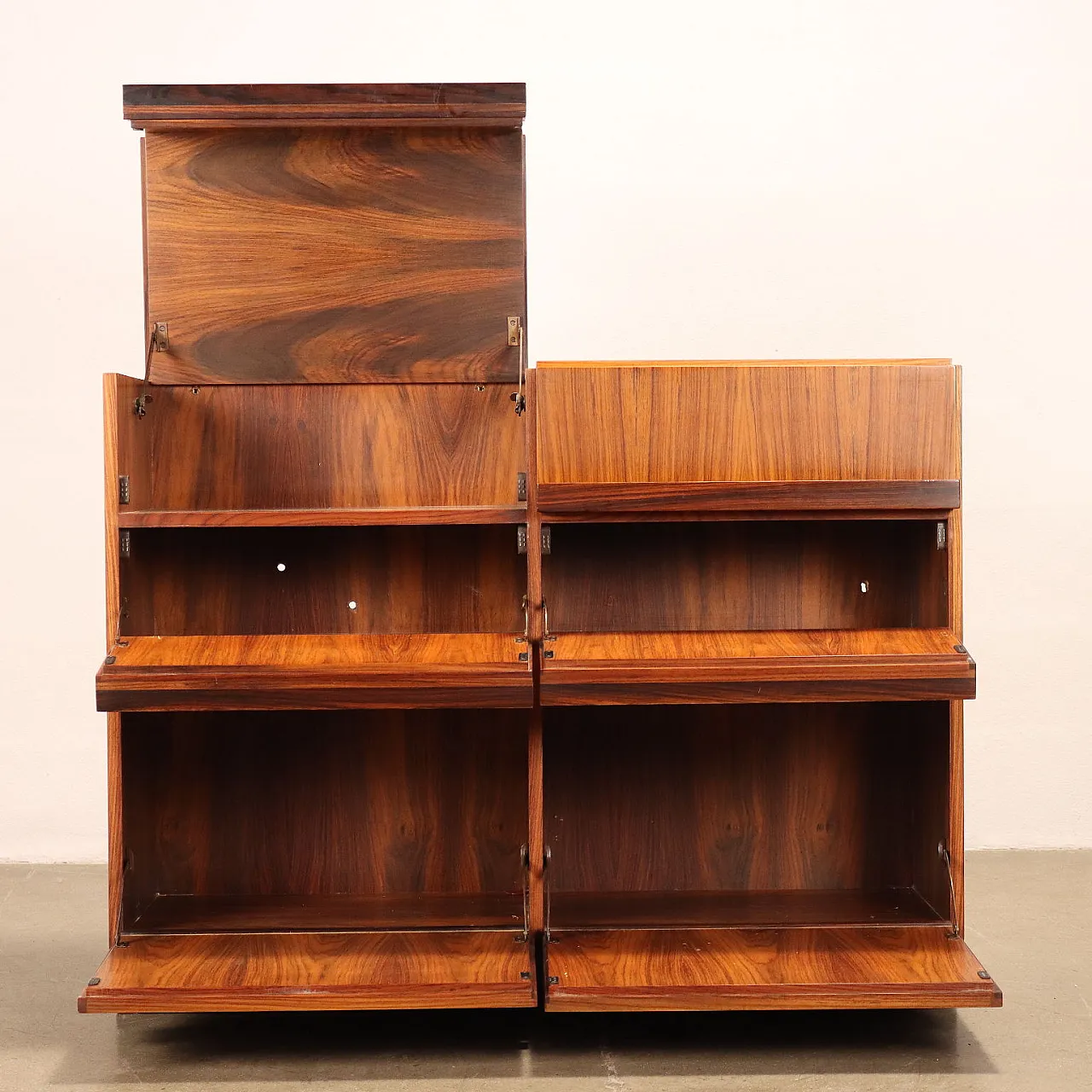 Mobile con ante a ribalta impiallacciato in legno esotico, anni '60 4