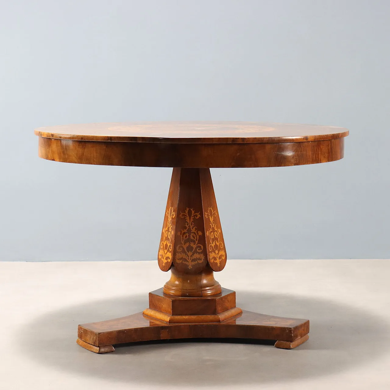 Carlo X walnut and maple table, late 19th century 9
