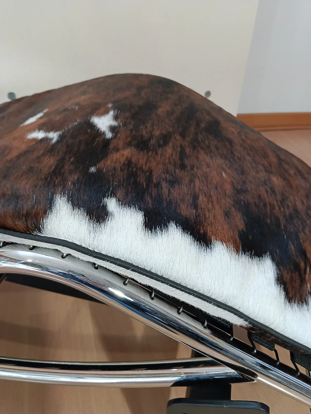 Chaise Longue LC4 in pelo maculato Brown di Mdf Italia, anni 2000 10