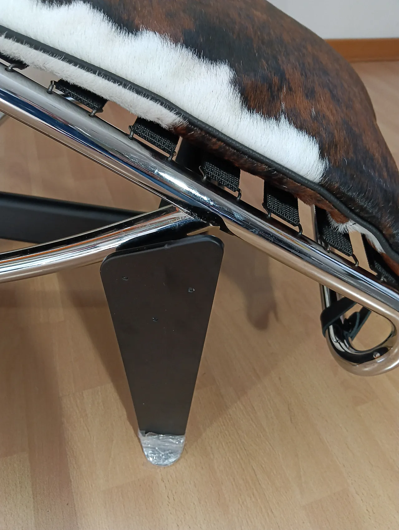 Chaise Longue LC4 in pelo maculato Brown di Mdf Italia, anni 2000 11