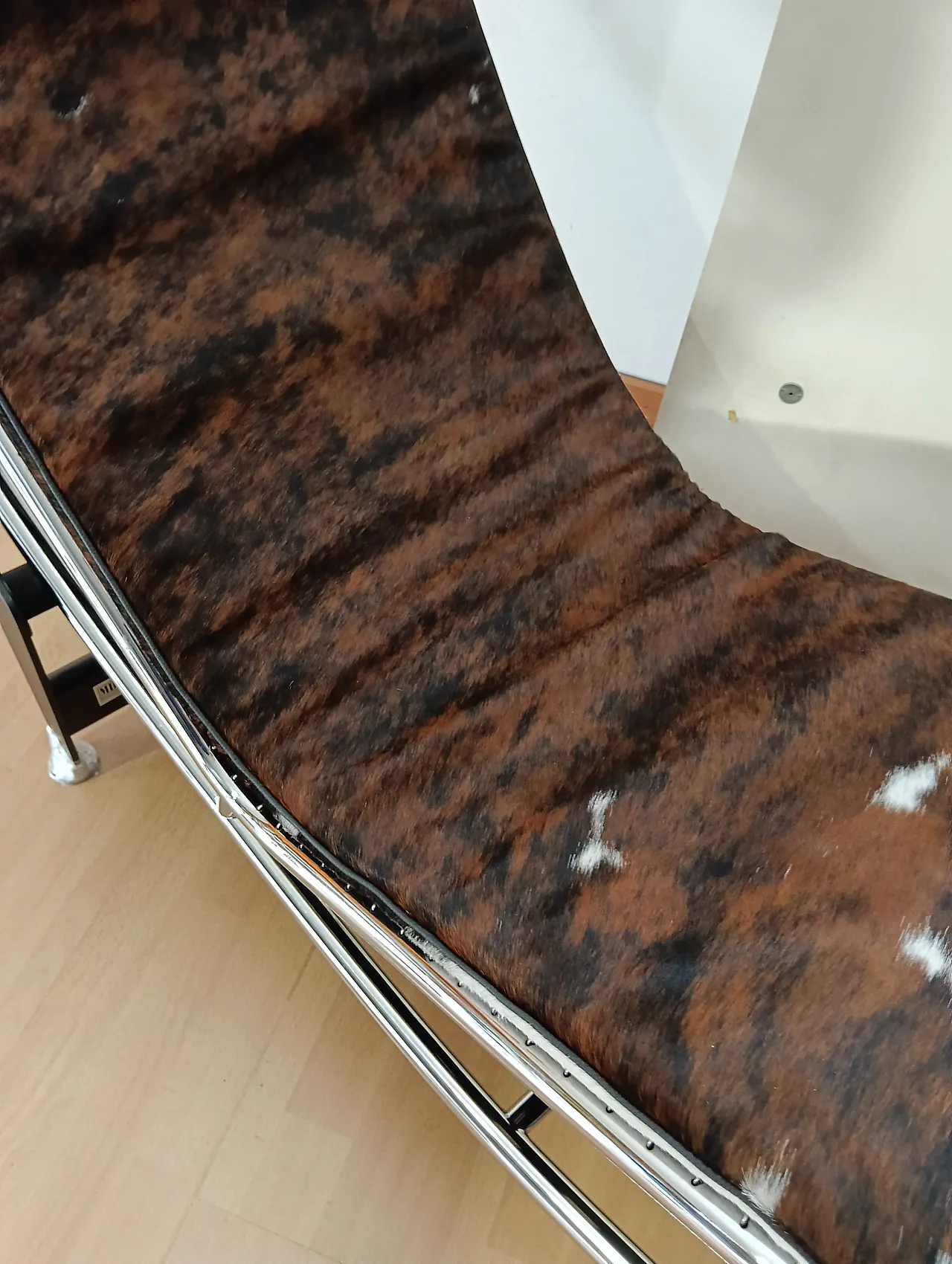 Chaise Longue LC4 in pelo maculato Brown di Mdf Italia, anni 2000 17