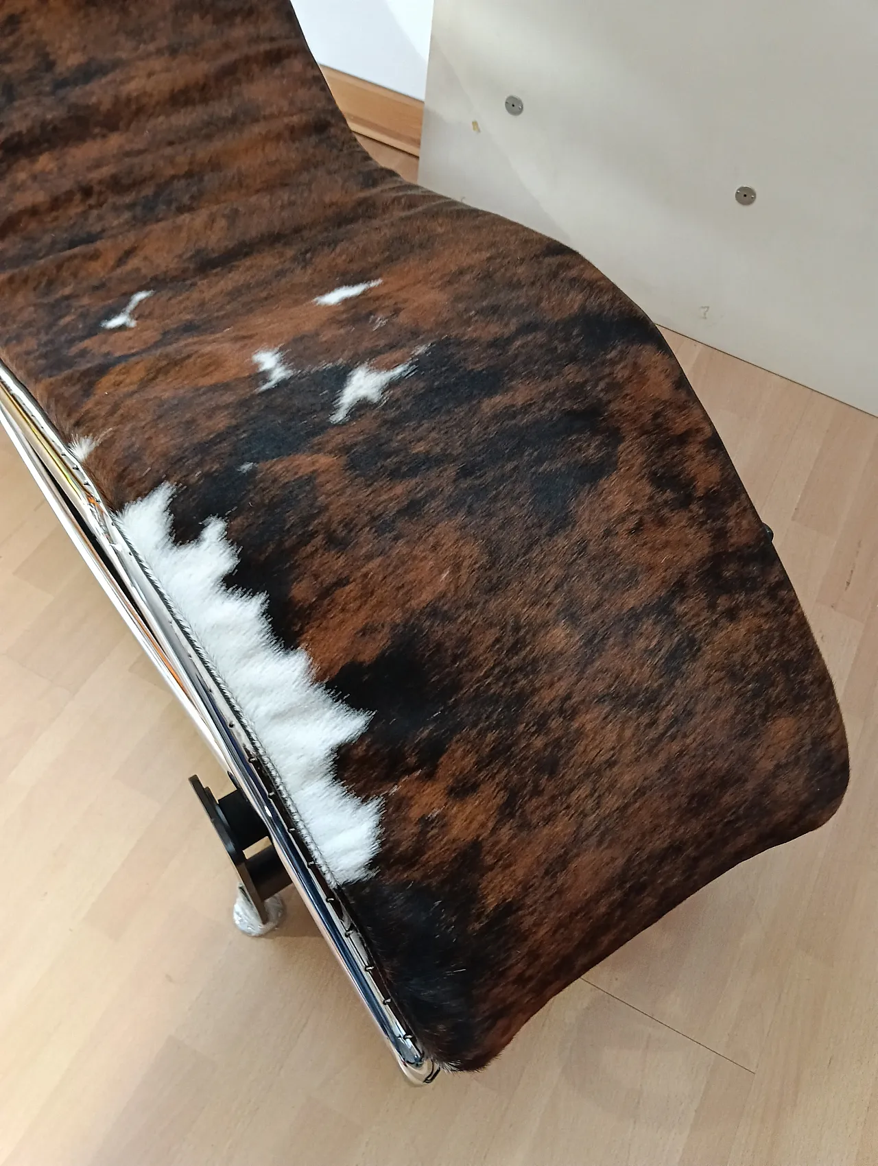 Chaise Longue LC4 in pelo maculato Brown di Mdf Italia, anni 2000 18