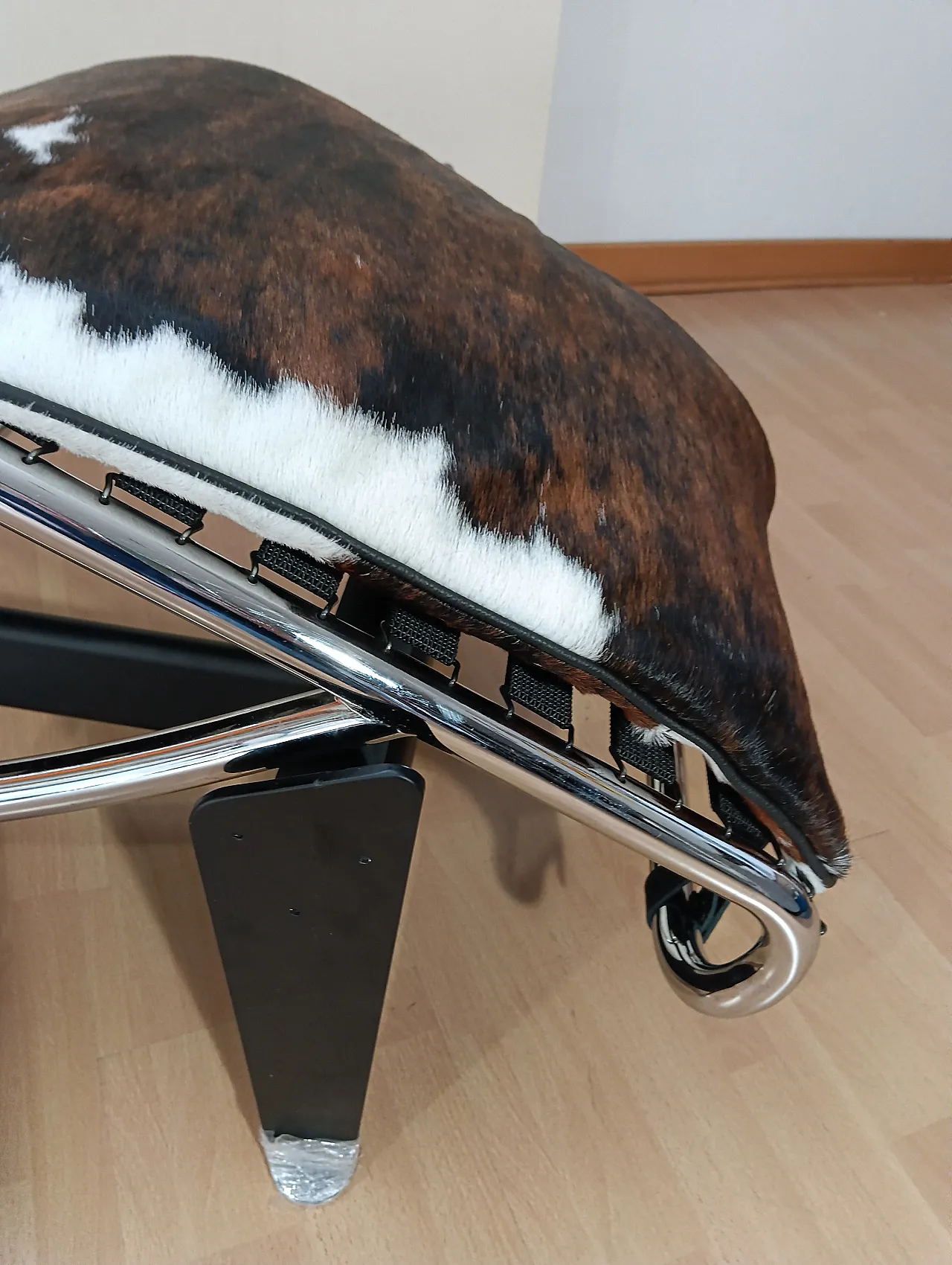 Chaise Longue LC4 in pelo maculato Brown di Mdf Italia, anni 2000 19