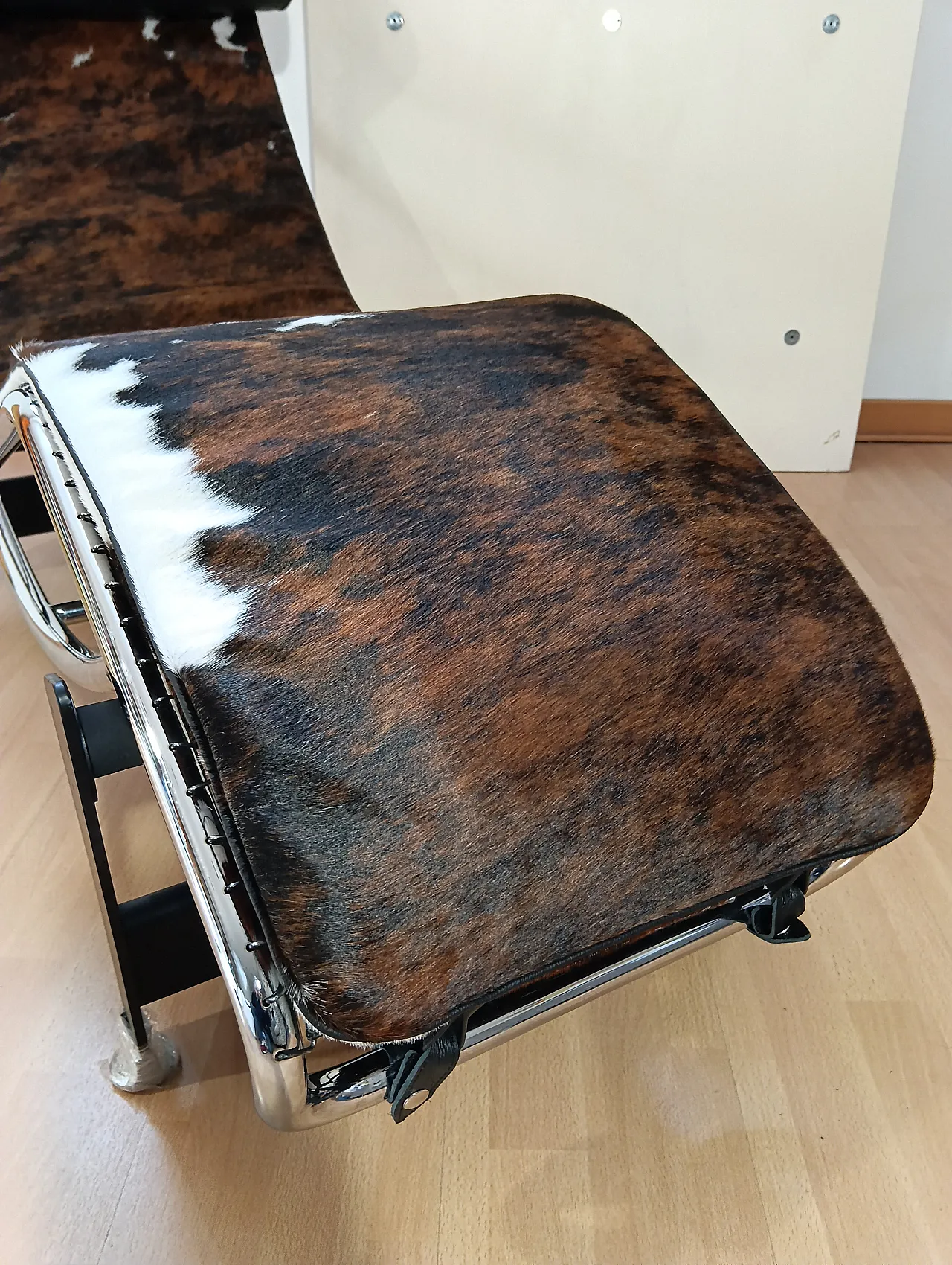 Chaise Longue LC4 in pelo maculato Brown di Mdf Italia, anni 2000 33