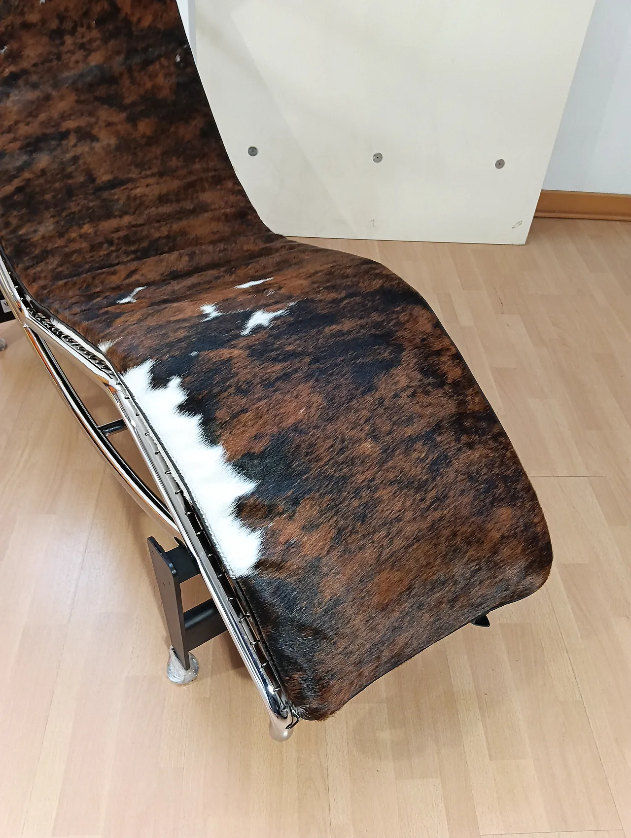 Chaise Longue LC4 in pelo maculato Brown di Mdf Italia, anni 2000 38