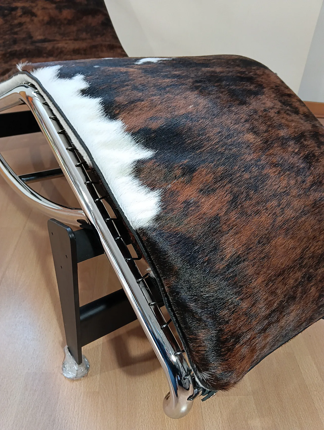 Chaise Longue LC4 in pelo maculato Brown di Mdf Italia, anni 2000 40