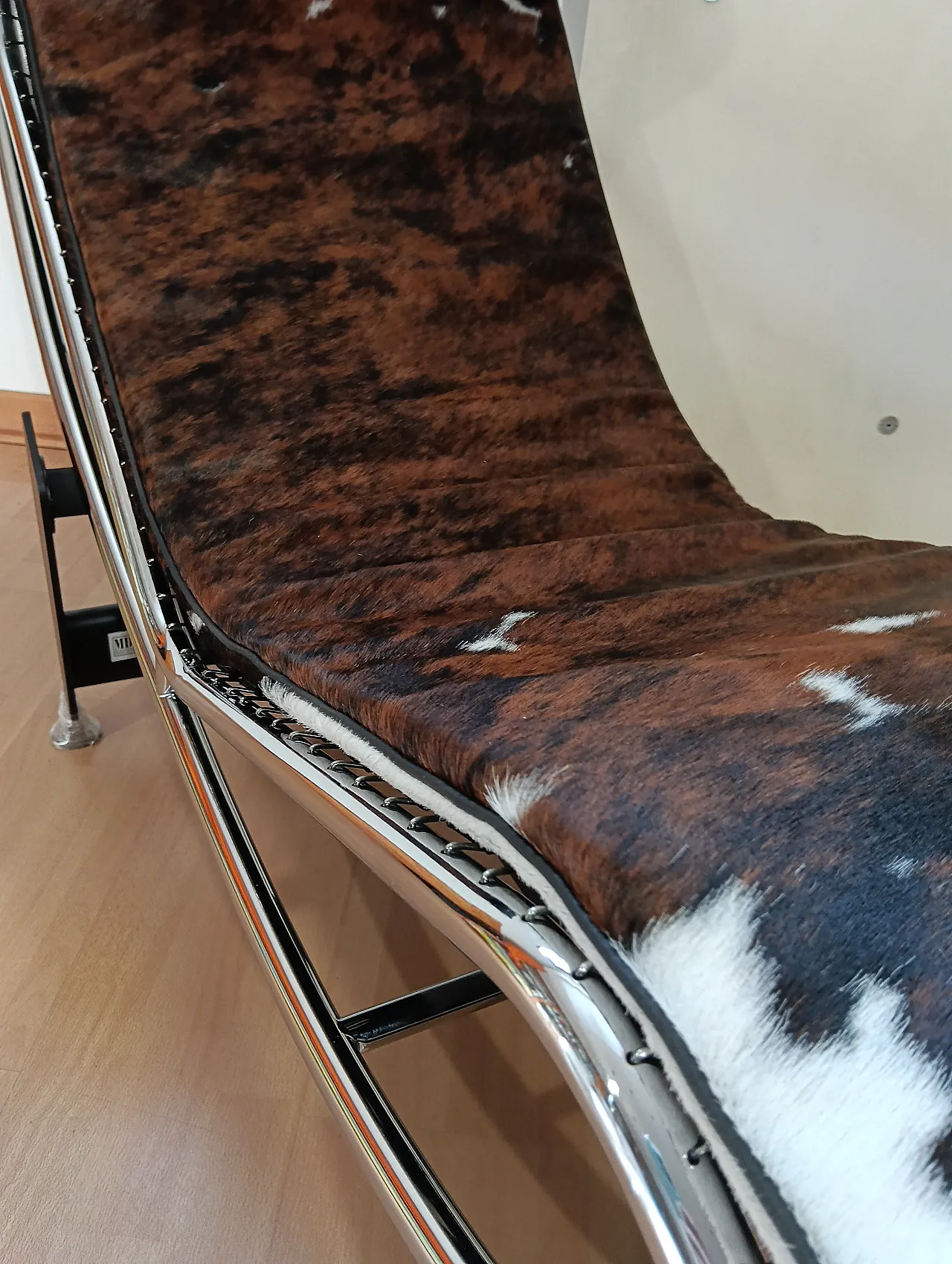 Chaise Longue LC4 in pelo maculato Brown di Mdf Italia, anni 2000 41