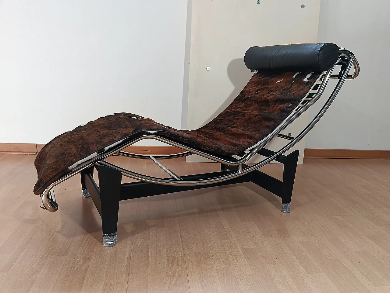 Chaise Longue LC4 in pelo maculato Brown di Mdf Italia, anni 2000 43