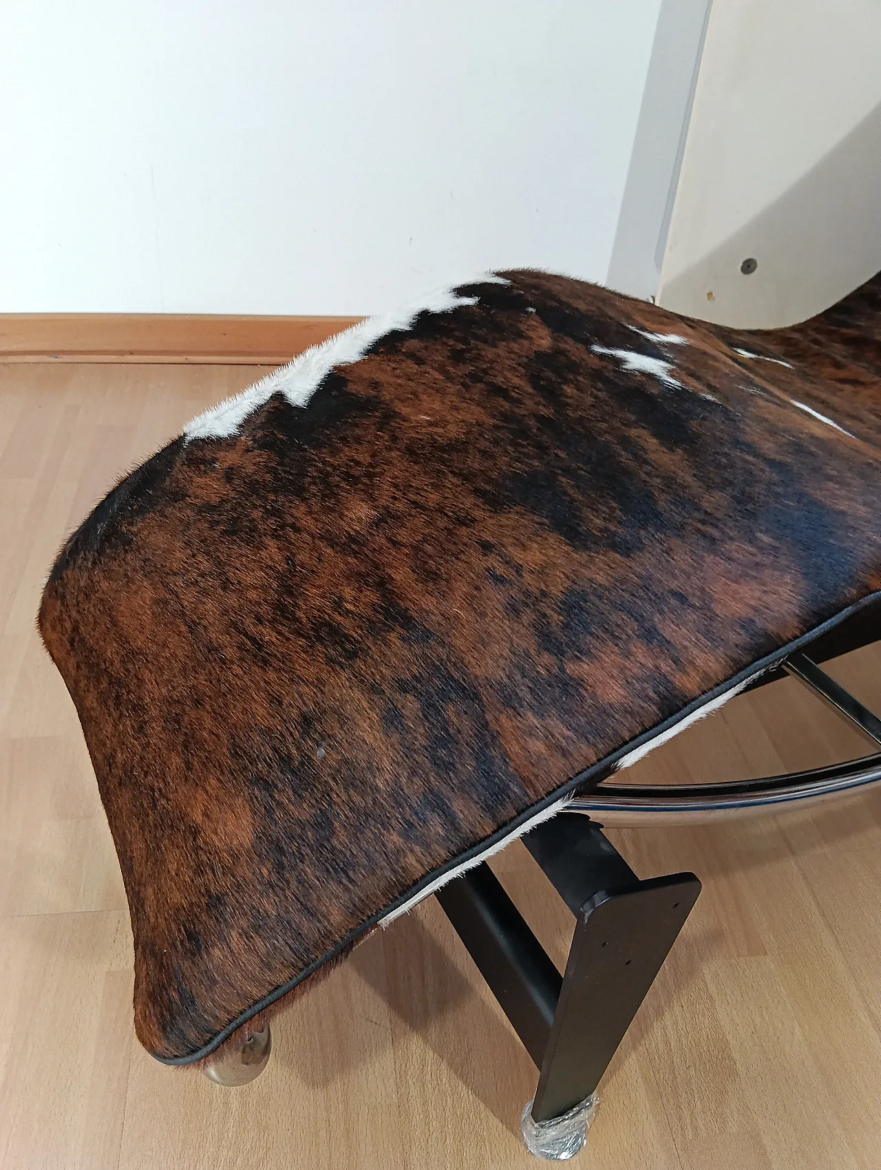 Chaise Longue LC4 in pelo maculato Brown di Mdf Italia, anni 2000 46