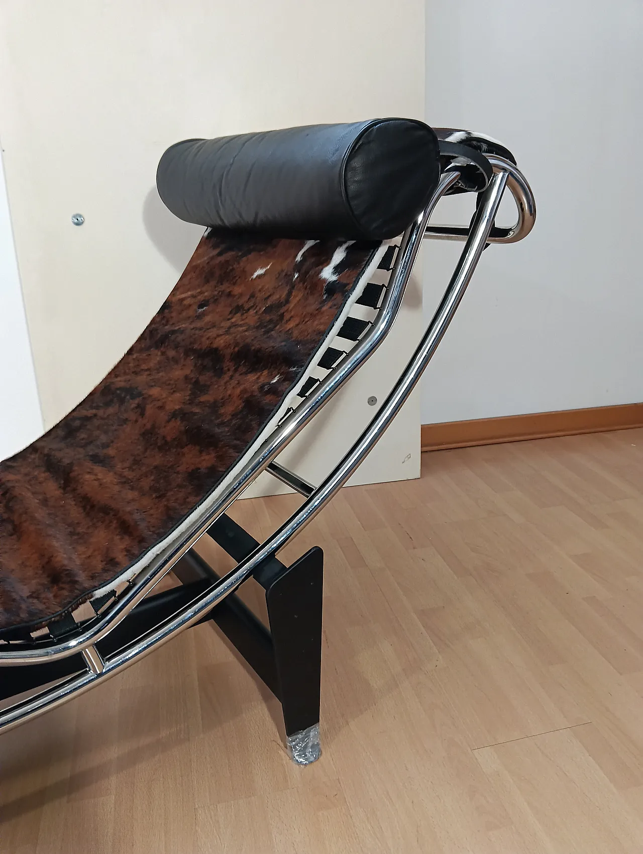 Chaise Longue LC4 in pelo maculato Brown di Mdf Italia, anni 2000 50
