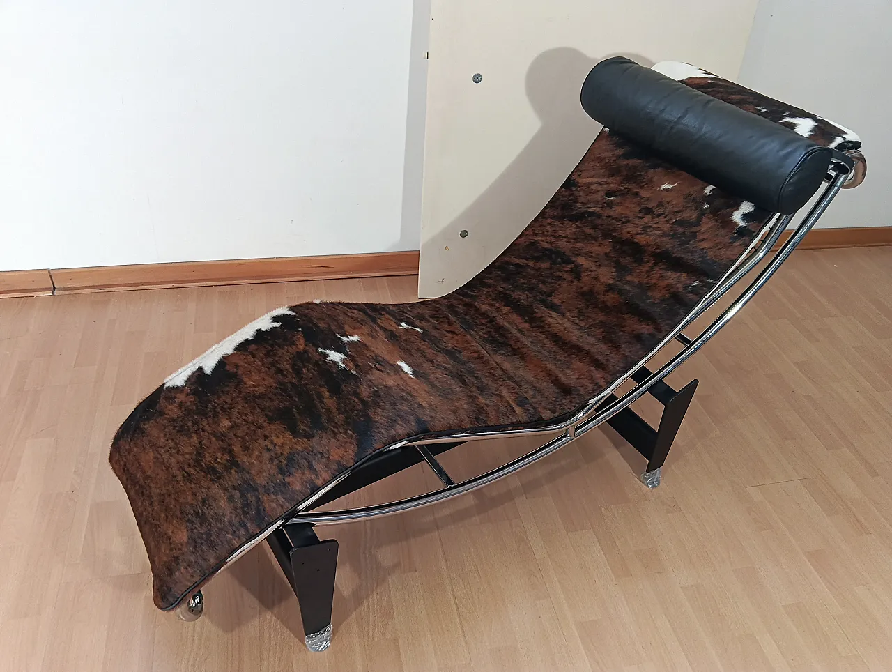 Chaise Longue LC4 in pelo maculato Brown di Mdf Italia, anni 2000 54