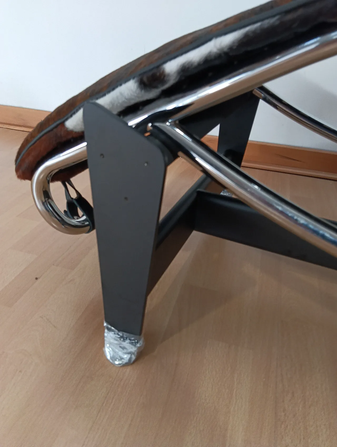 Chaise Longue LC4 in pelo maculato Brown di Mdf Italia, anni 2000 57