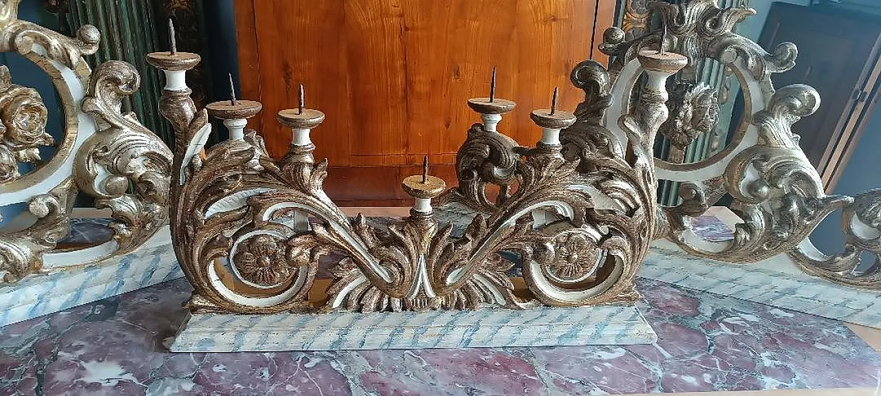Trittico di candelieri in legno laccato e argentato, '700 3