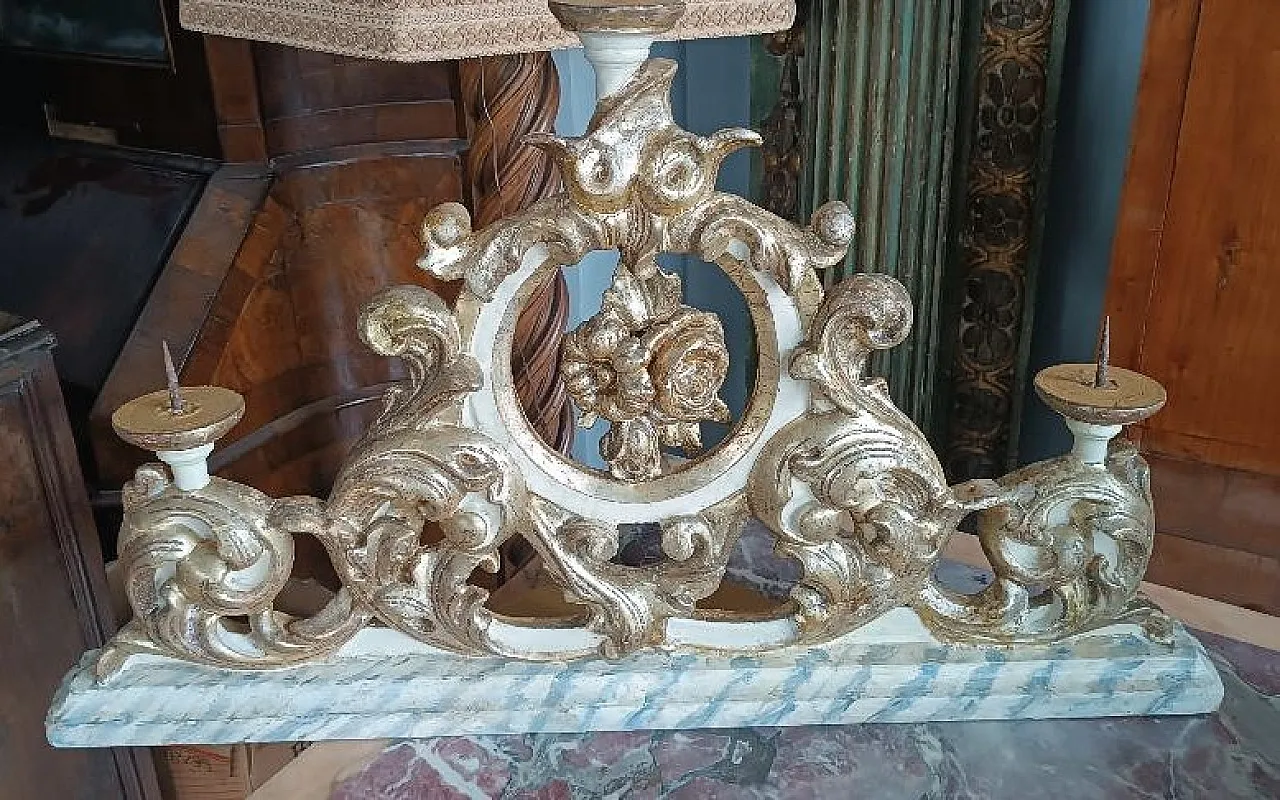 Trittico di candelieri in legno laccato e argentato, '700 4