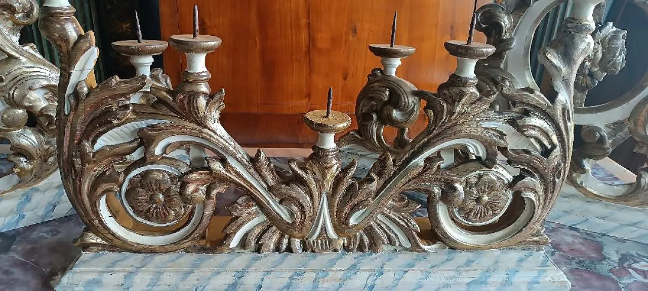 Trittico di candelieri in legno laccato e argentato, '700 5