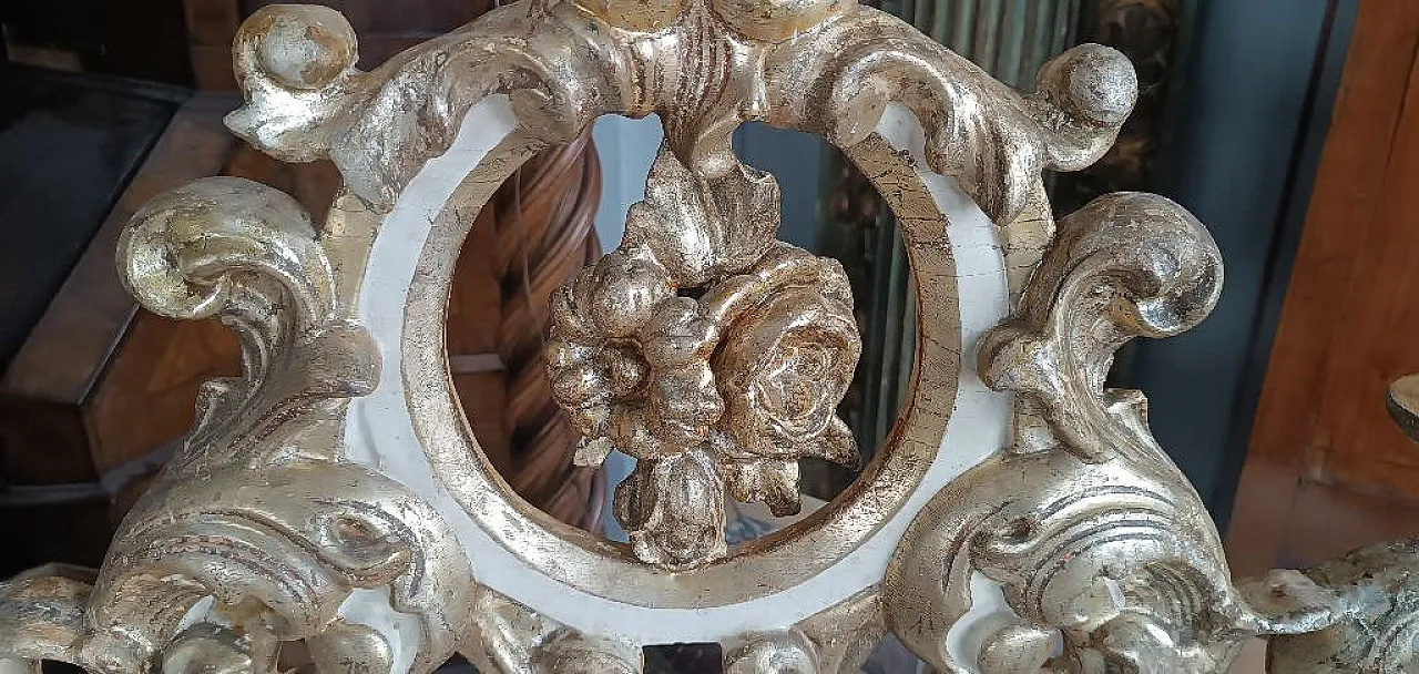 Trittico di candelieri in legno laccato e argentato, '700 7