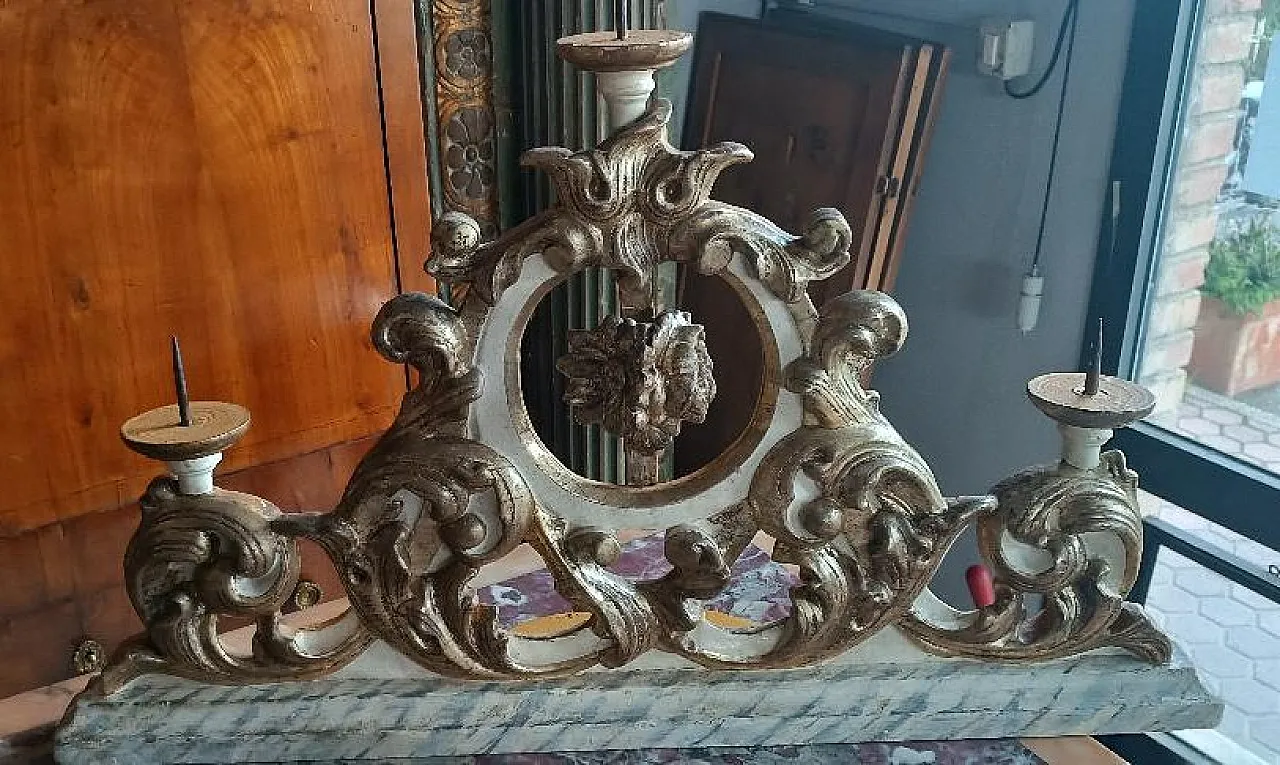 Trittico di candelieri in legno laccato e argentato, '700 9