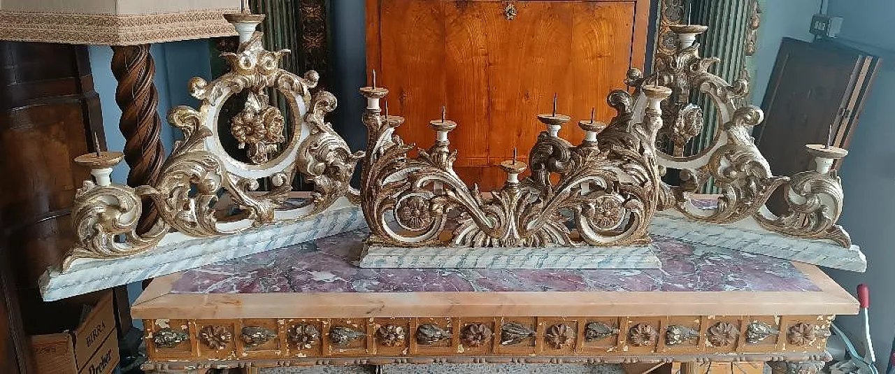 Trittico di candelieri in legno laccato e argentato, '700 12