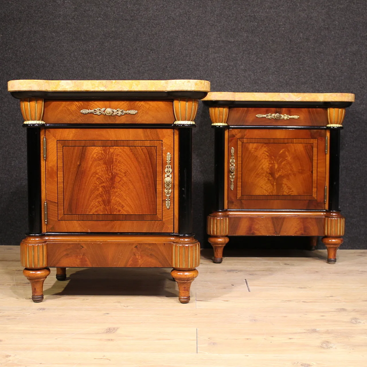 Pair of Italian bedside tables, 20th century 7