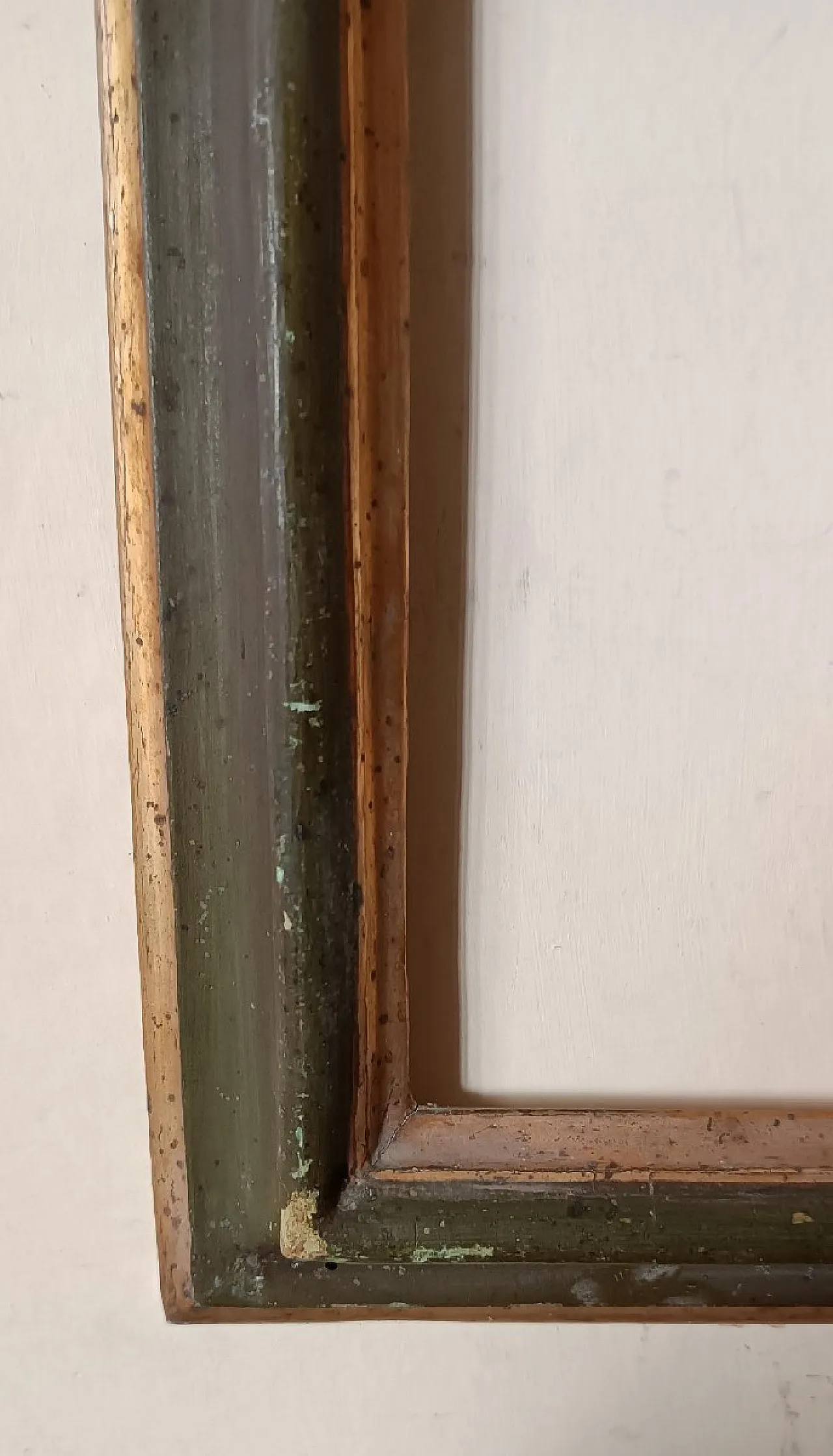 Lacquered wooden frame with gold edges, 18th century 3