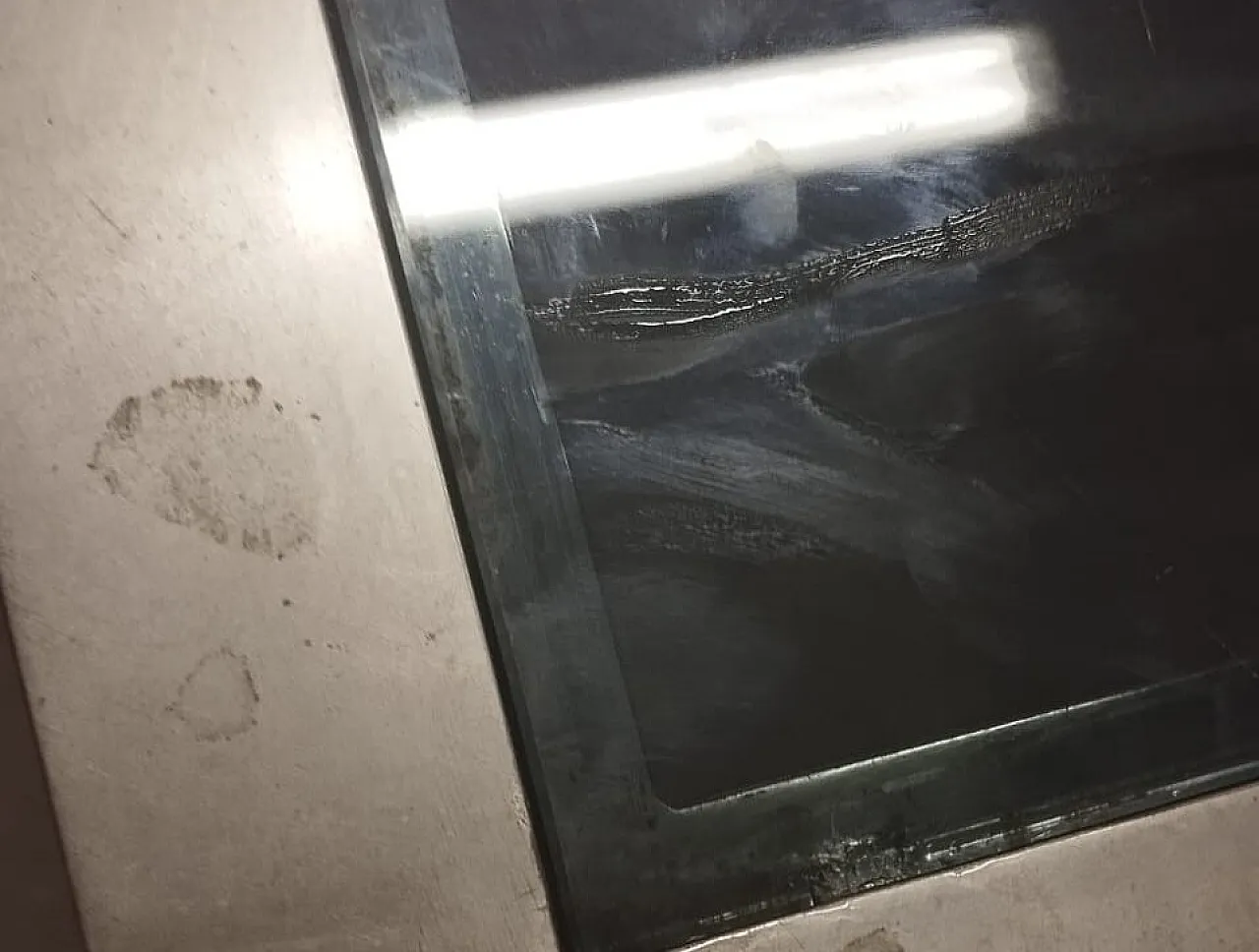 Tavolo in alluminio satinato e vetro nero, anni '70 8