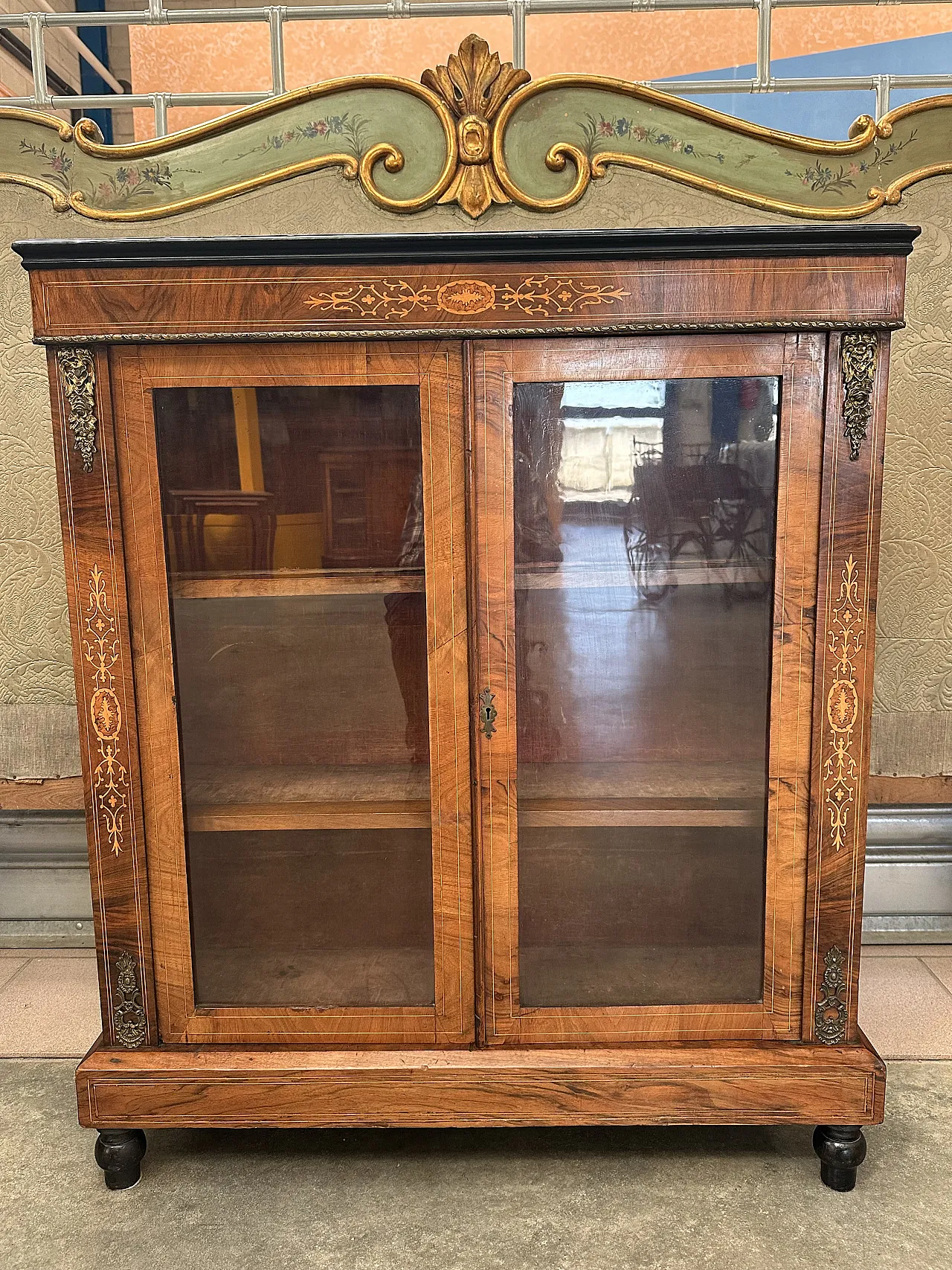 Victorian display cabinet with inlays and bronzes in walnut root, mid-19th century 2