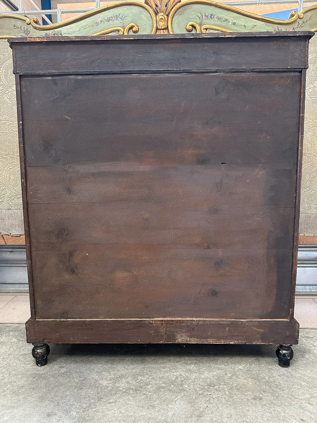Victorian display cabinet with inlays and bronzes in walnut root, mid-19th century 5