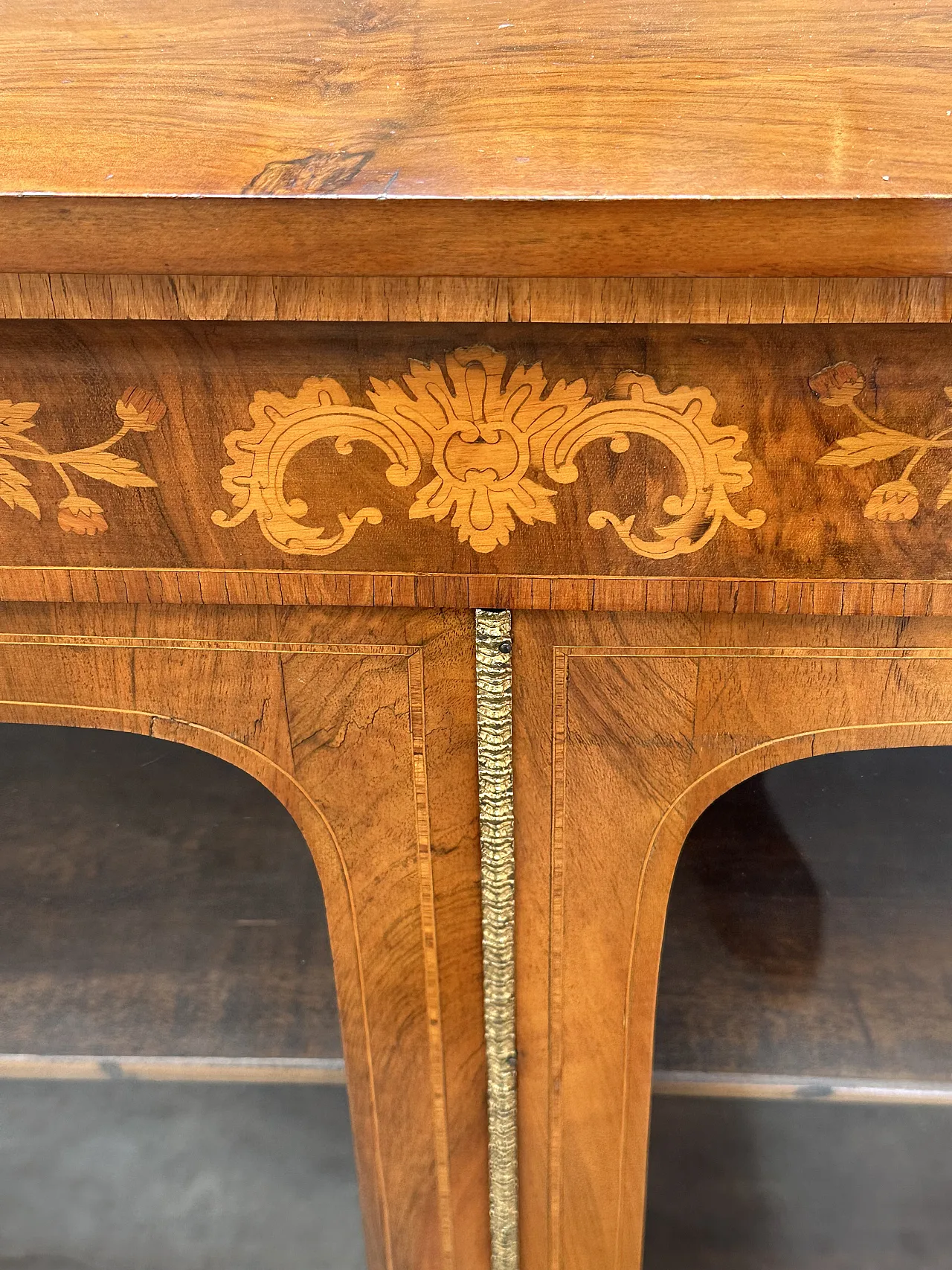 Victorian display cabinet with inlays and bronzes in walnut root, mid-19th century 13