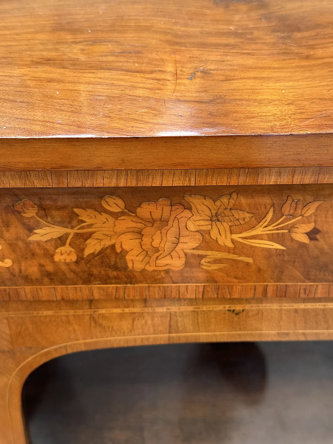 Victorian display cabinet with inlays and bronzes in walnut root, mid-19th century 15