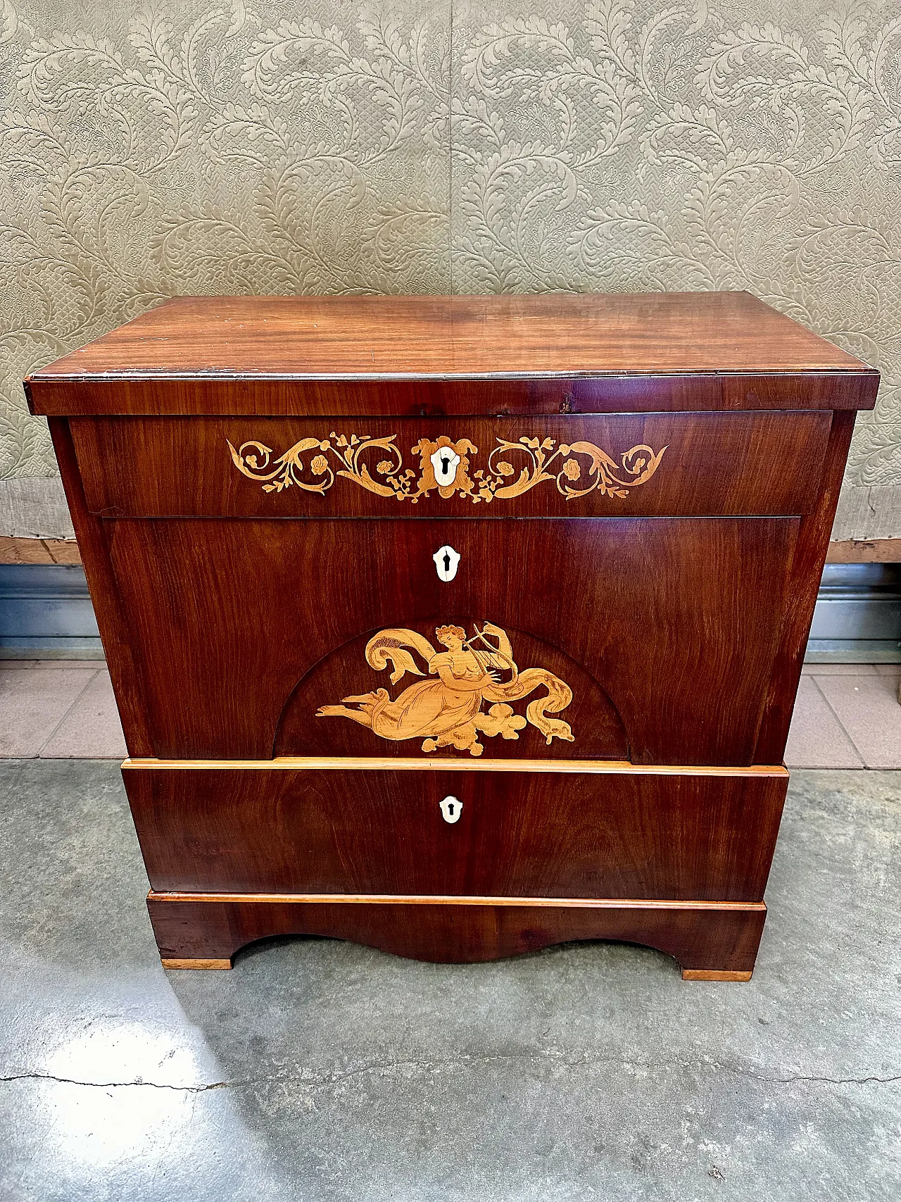 Biedermeier chest of drawers inlaid in mahogany, bone escutcheons, early 19th century 2