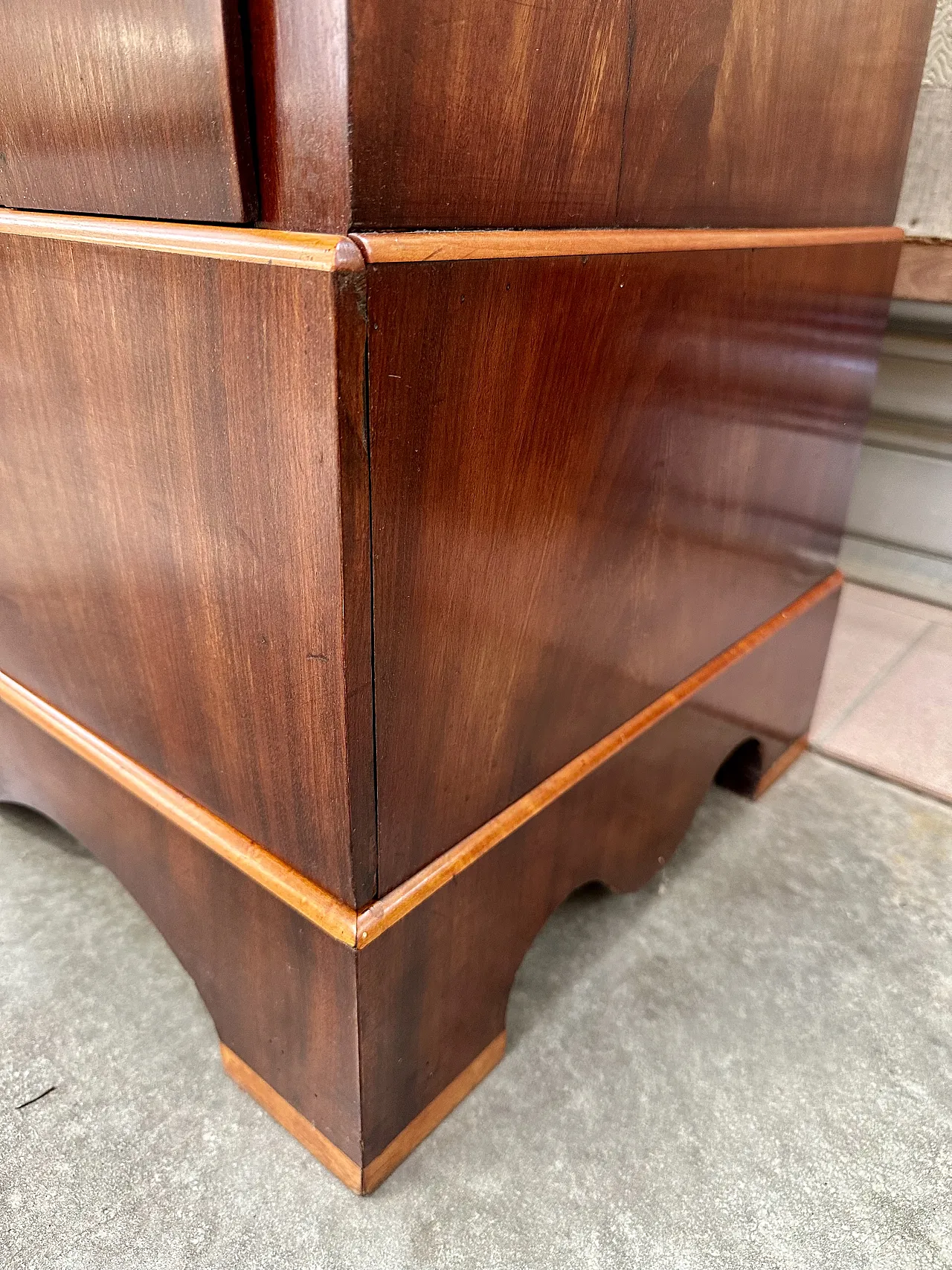 Biedermeier chest of drawers inlaid in mahogany, bone escutcheons, early 19th century 9