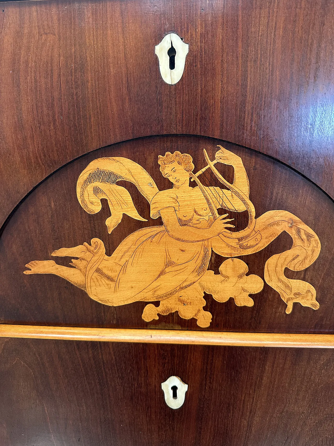 Biedermeier chest of drawers inlaid in mahogany, bone escutcheons, early 19th century 10