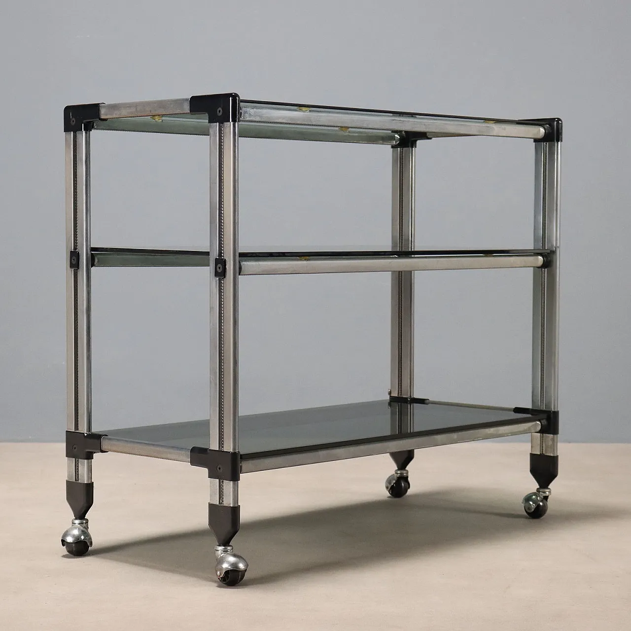 Carrello in metallo cromato e vetro fumé, late 20th century 9