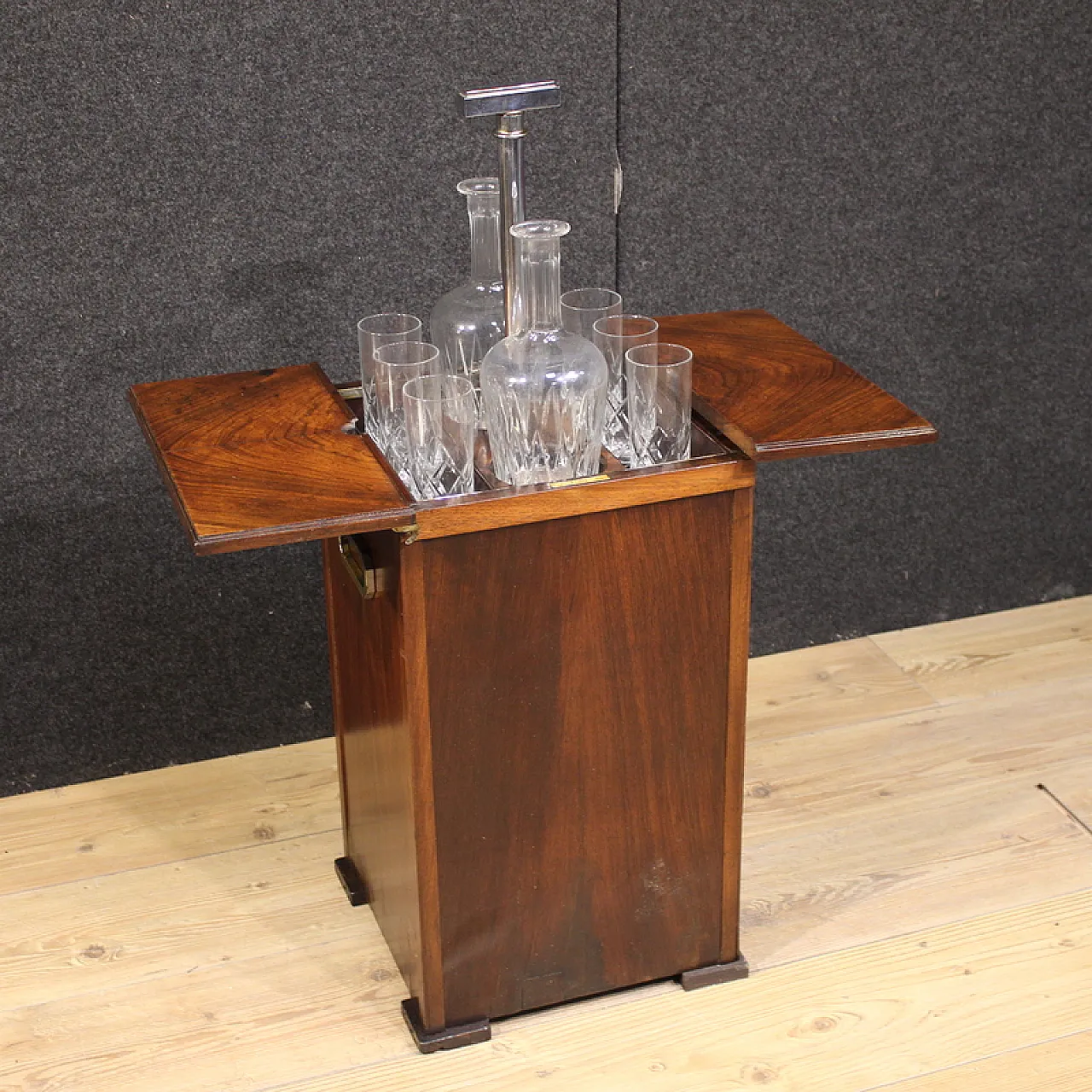 English bar cabinet, 20th century 3