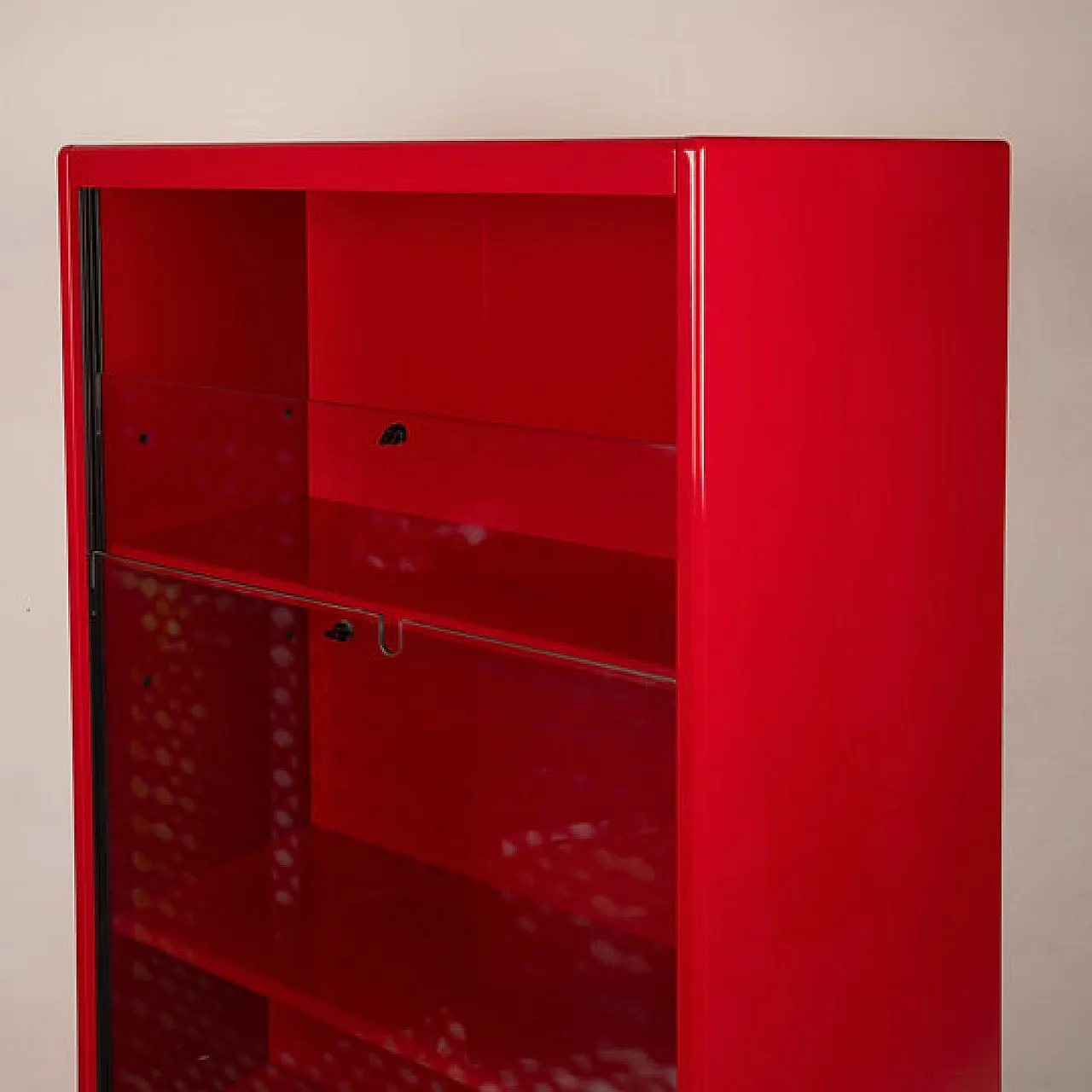 Vetrina girevole bifacciale in lacca rossa di Arflex, anni '80 8