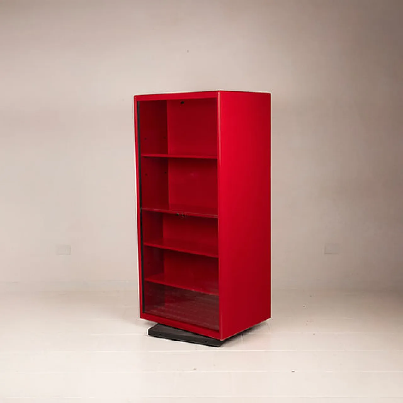 Vetrina girevole bifacciale in lacca rossa di Arflex, anni '80 14