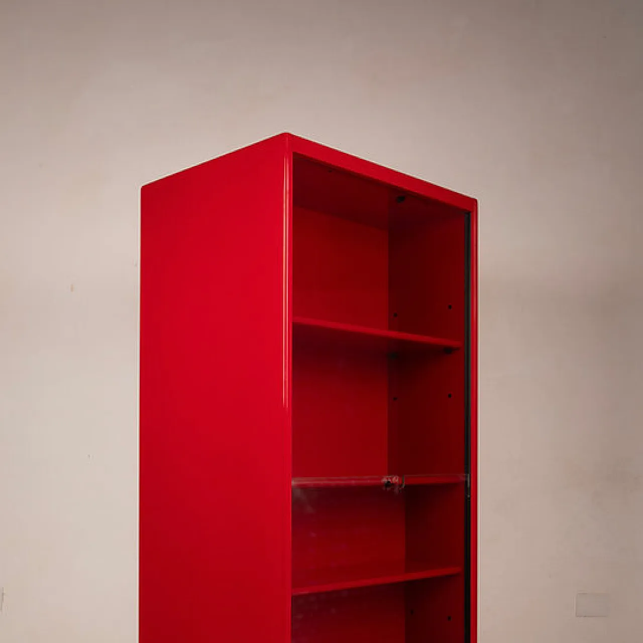 Vetrina girevole bifacciale in lacca rossa di Arflex, anni '80 15