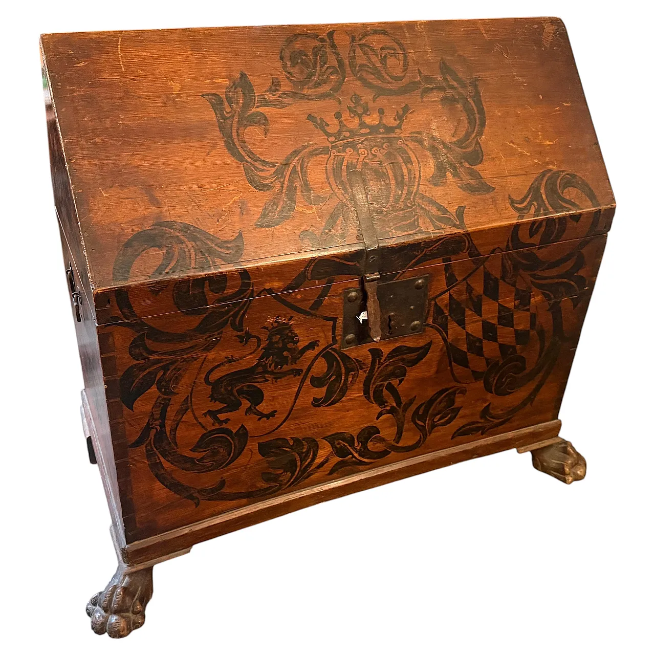 Lacquered noble blanket chest, late 18th century 1