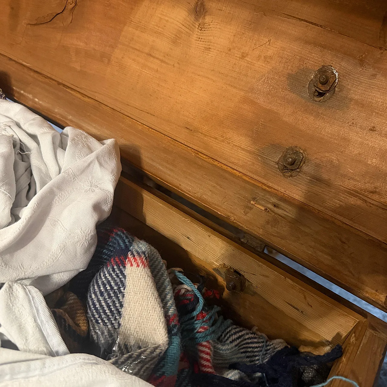 Lacquered noble blanket chest, late 18th century 3