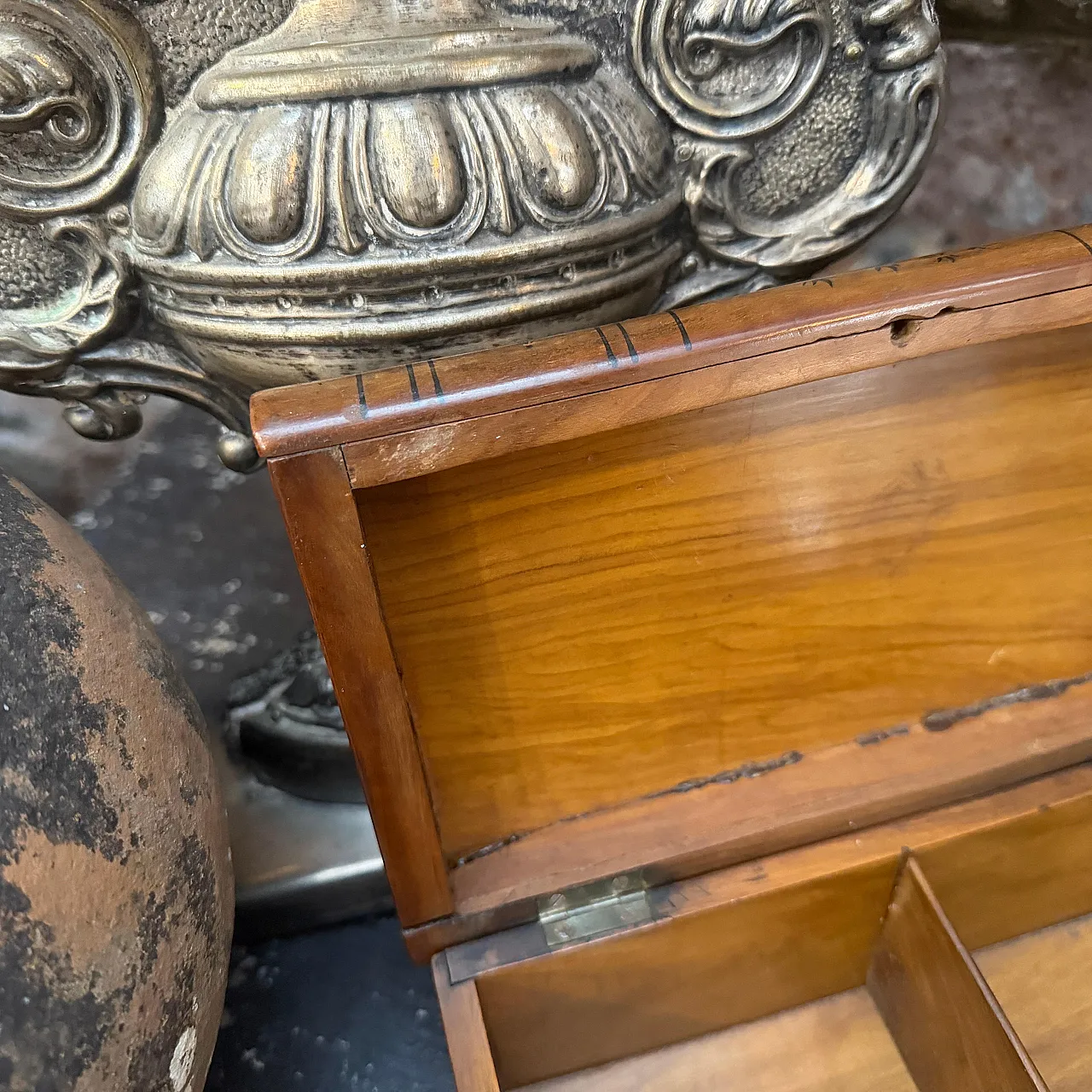 Art Deco inlaid fruit wood cigar box, 1920s 9